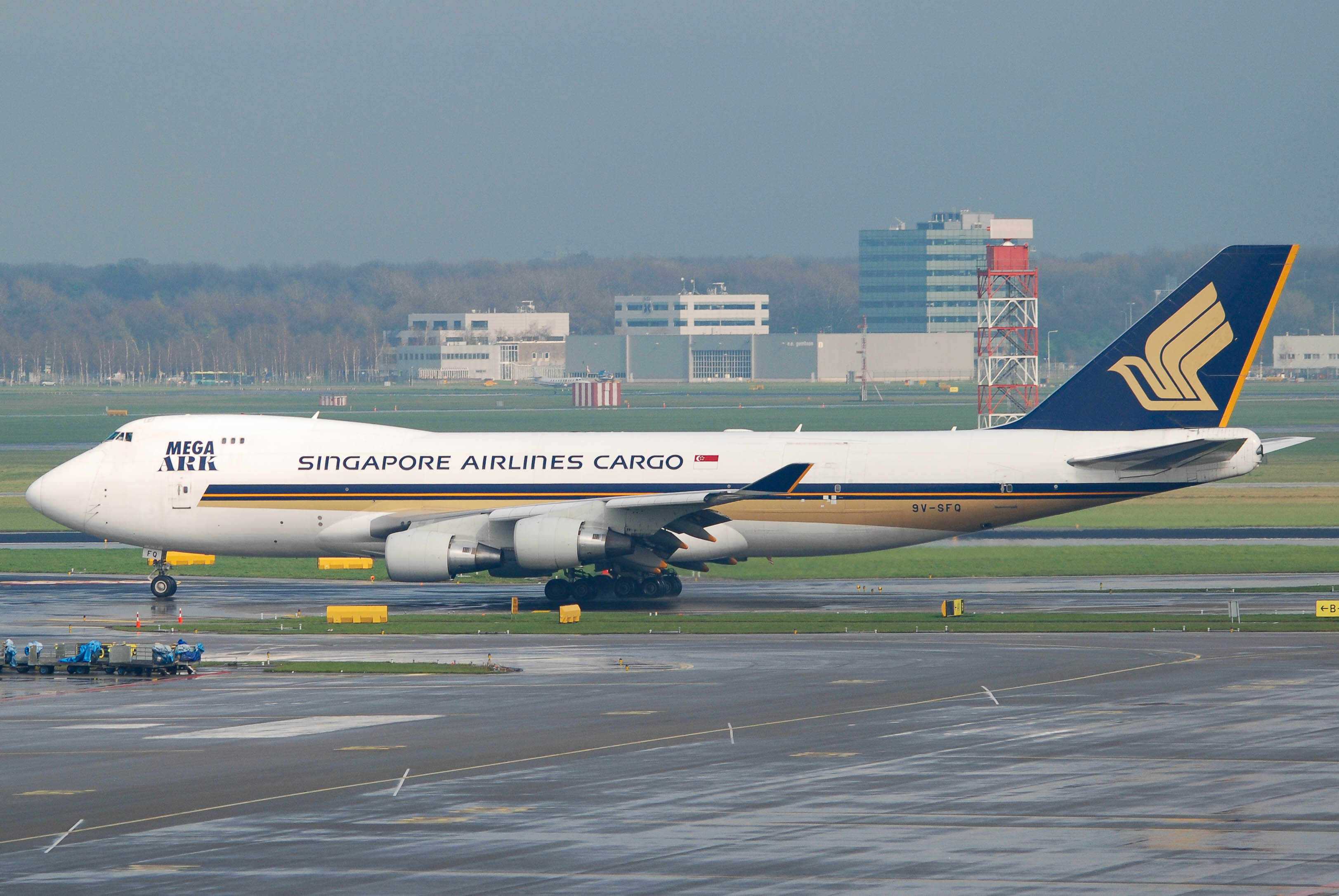 9V-SFQ/9VSFQ Singapore Airlines Cargo Boeing 747-412F Photo by colinw - AVSpotters.com