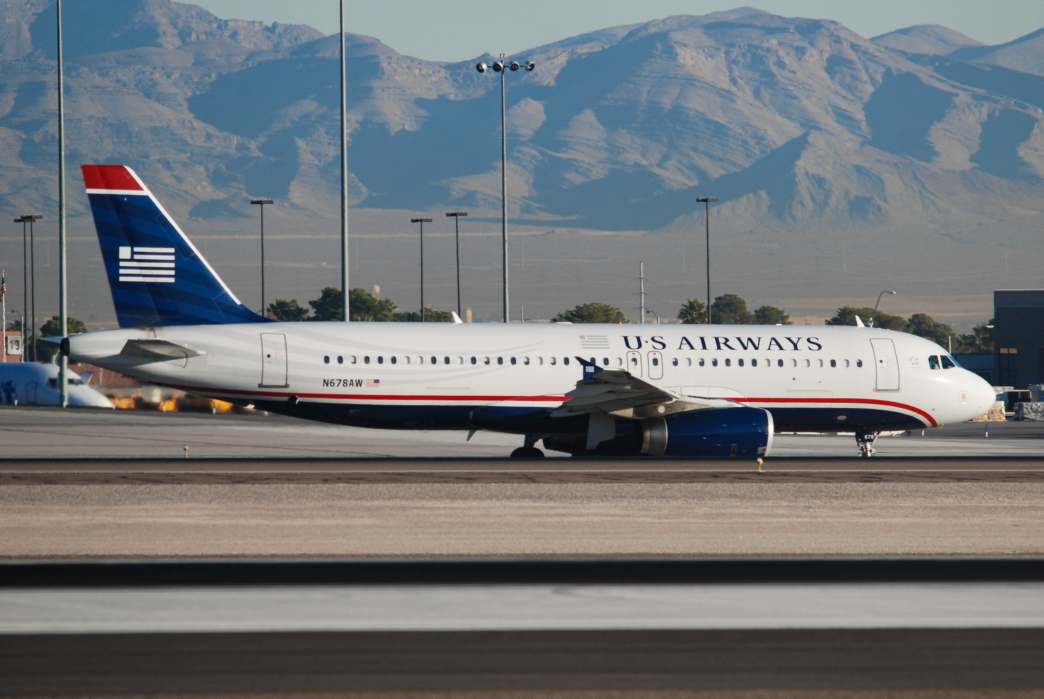 N678AW/N678AW US Airways Airbus A320-232 Photo by colinw - AVSpotters.com