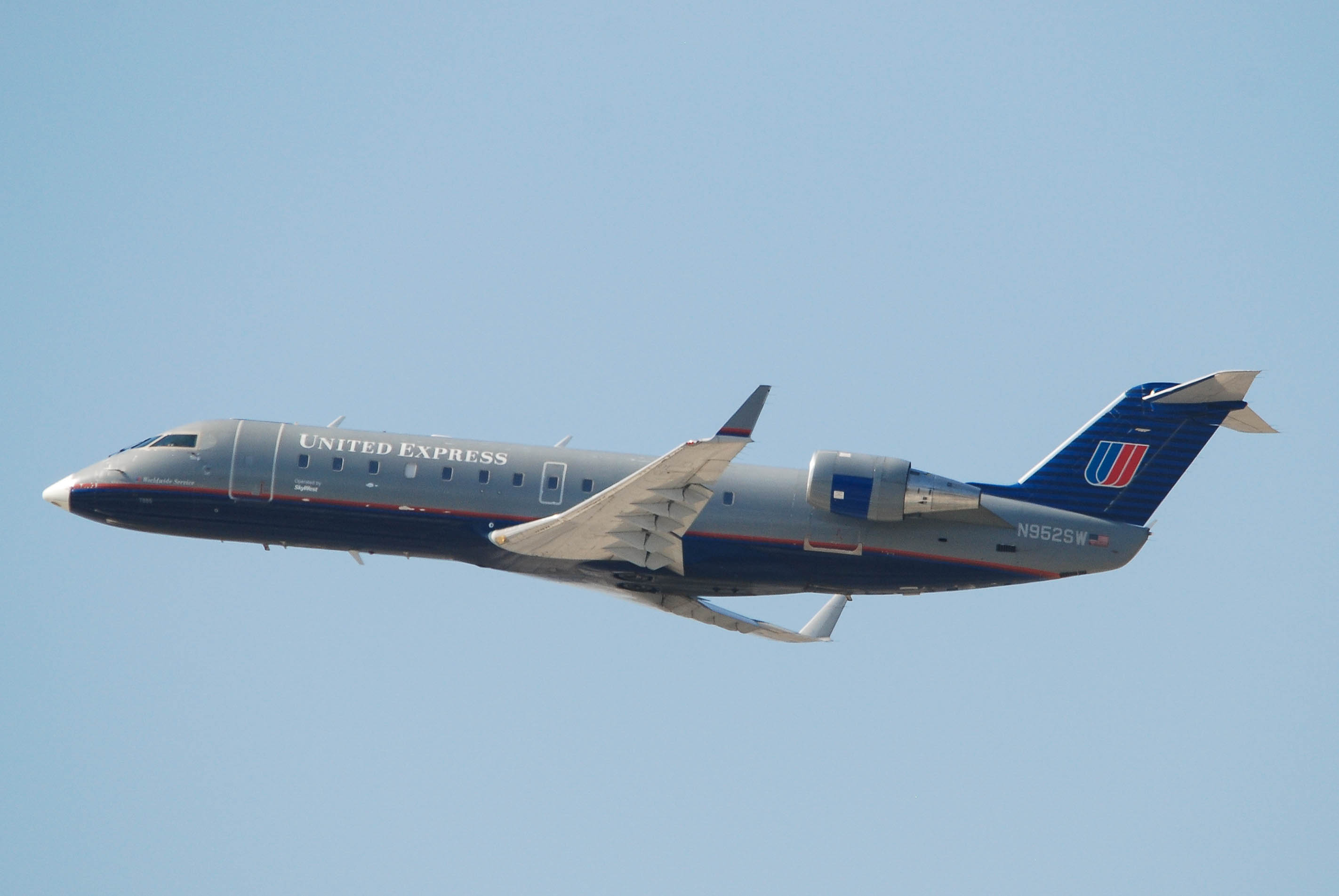 N952SW/N952SW United Express Bombardier CRJ-200 Airframe Information - AVSpotters.com