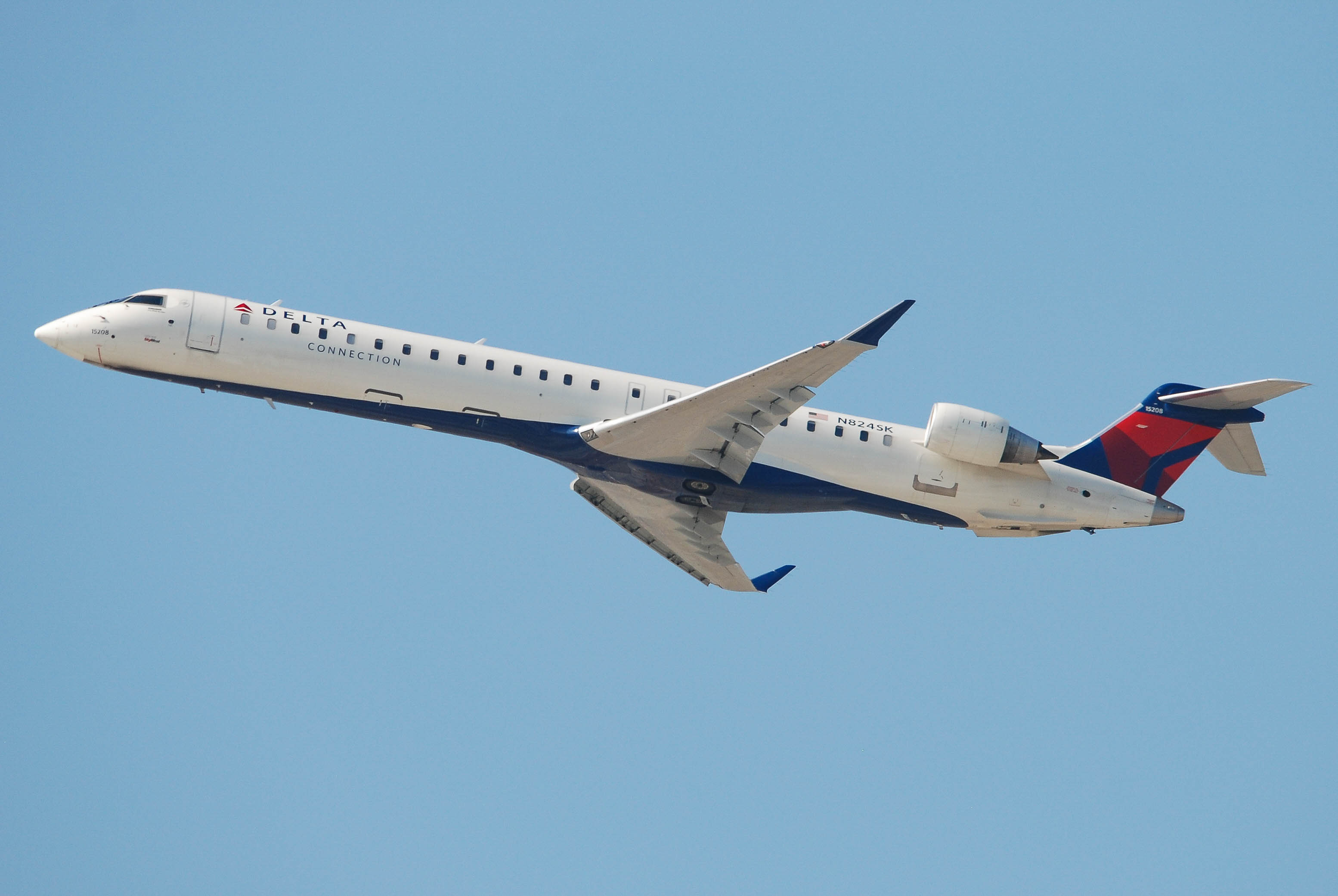 N824SK/N824SK Delta Connection Bombardier CRJ-900 Photo by colinw - AVSpotters.com