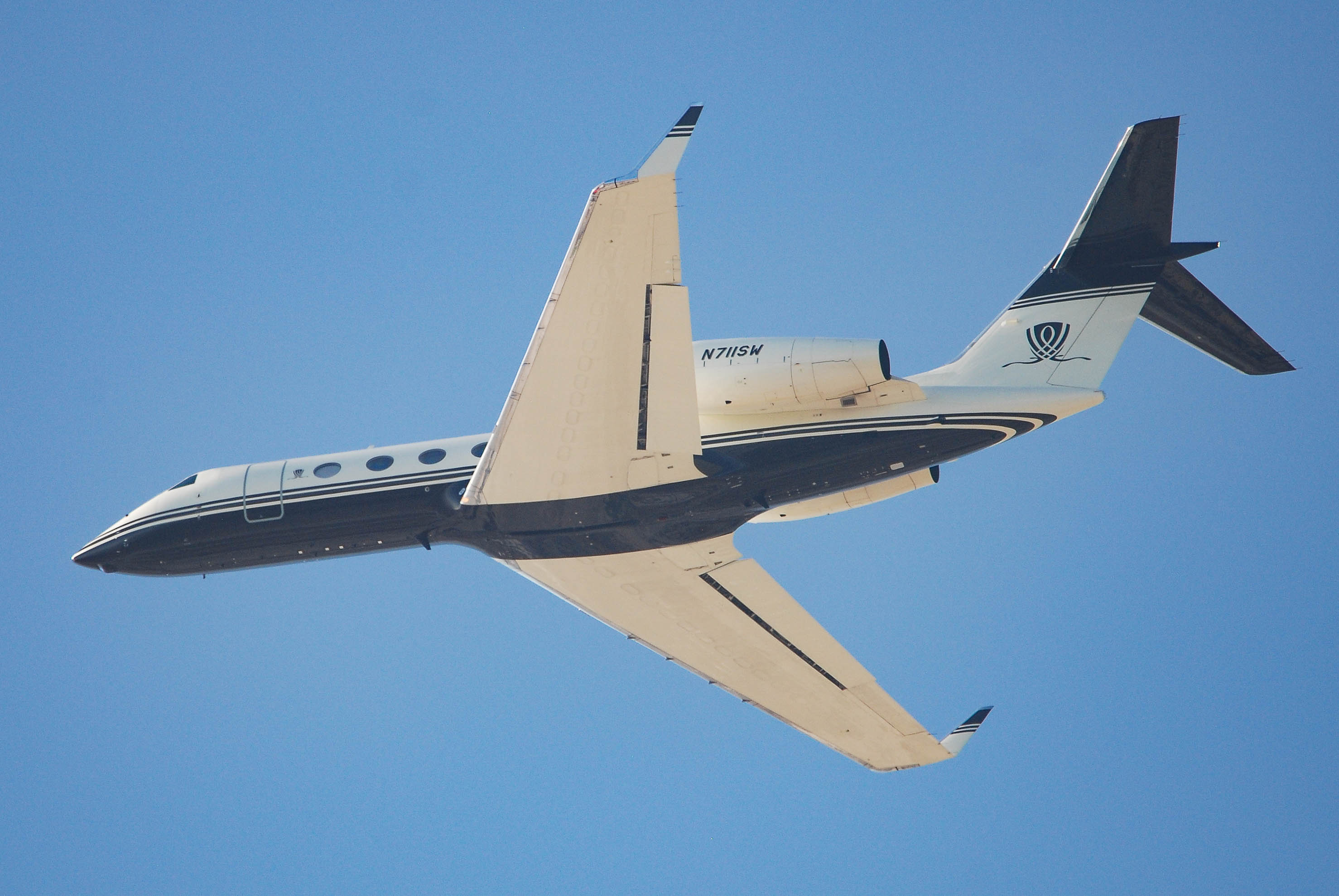 N711SW/N711SW Corporate Gulfstream G450 Photo by colinw - AVSpotters.com