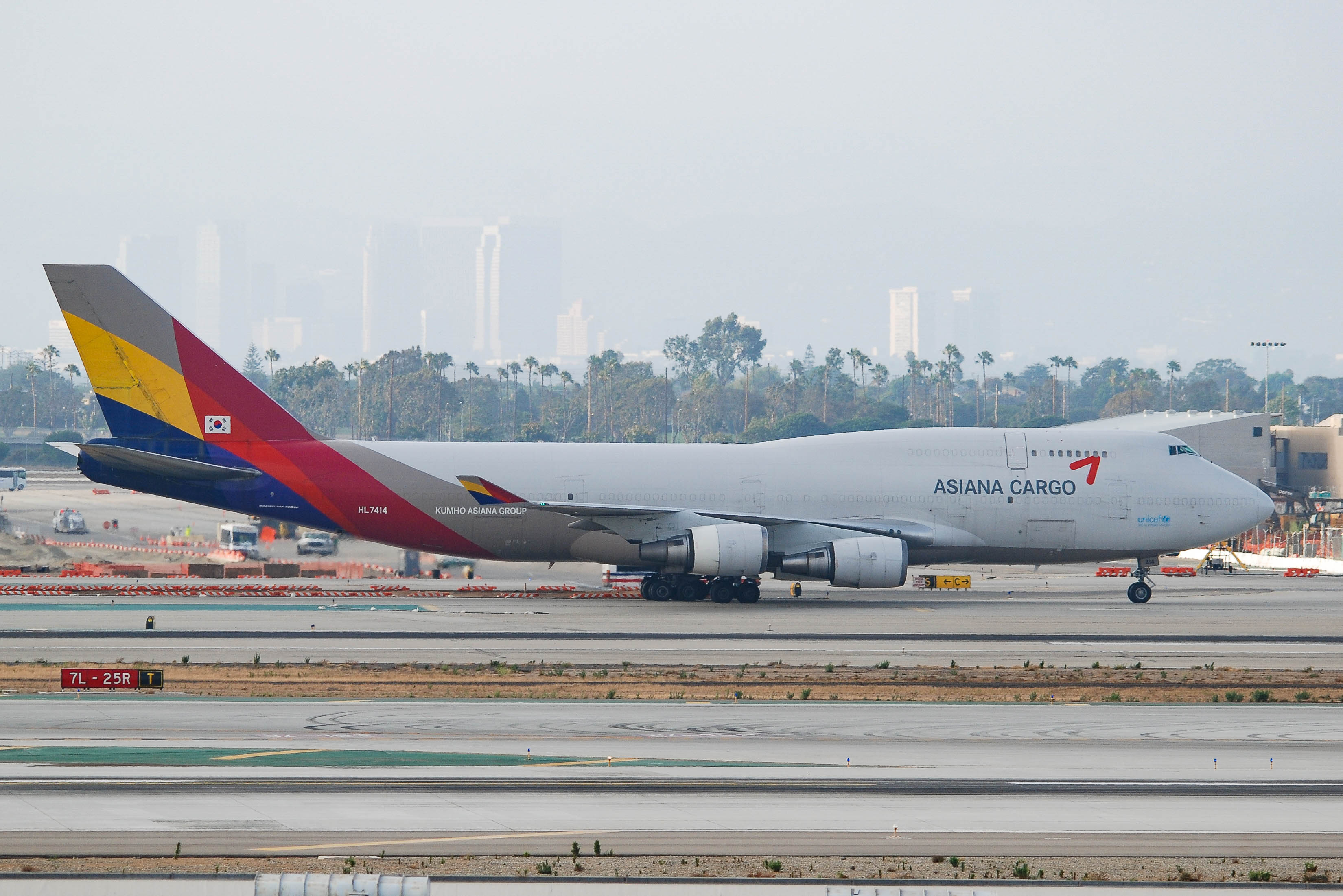 HL7414/HL7414 Asiana Airlines Boeing 747-48E(F) Photo by colinw - AVSpotters.com