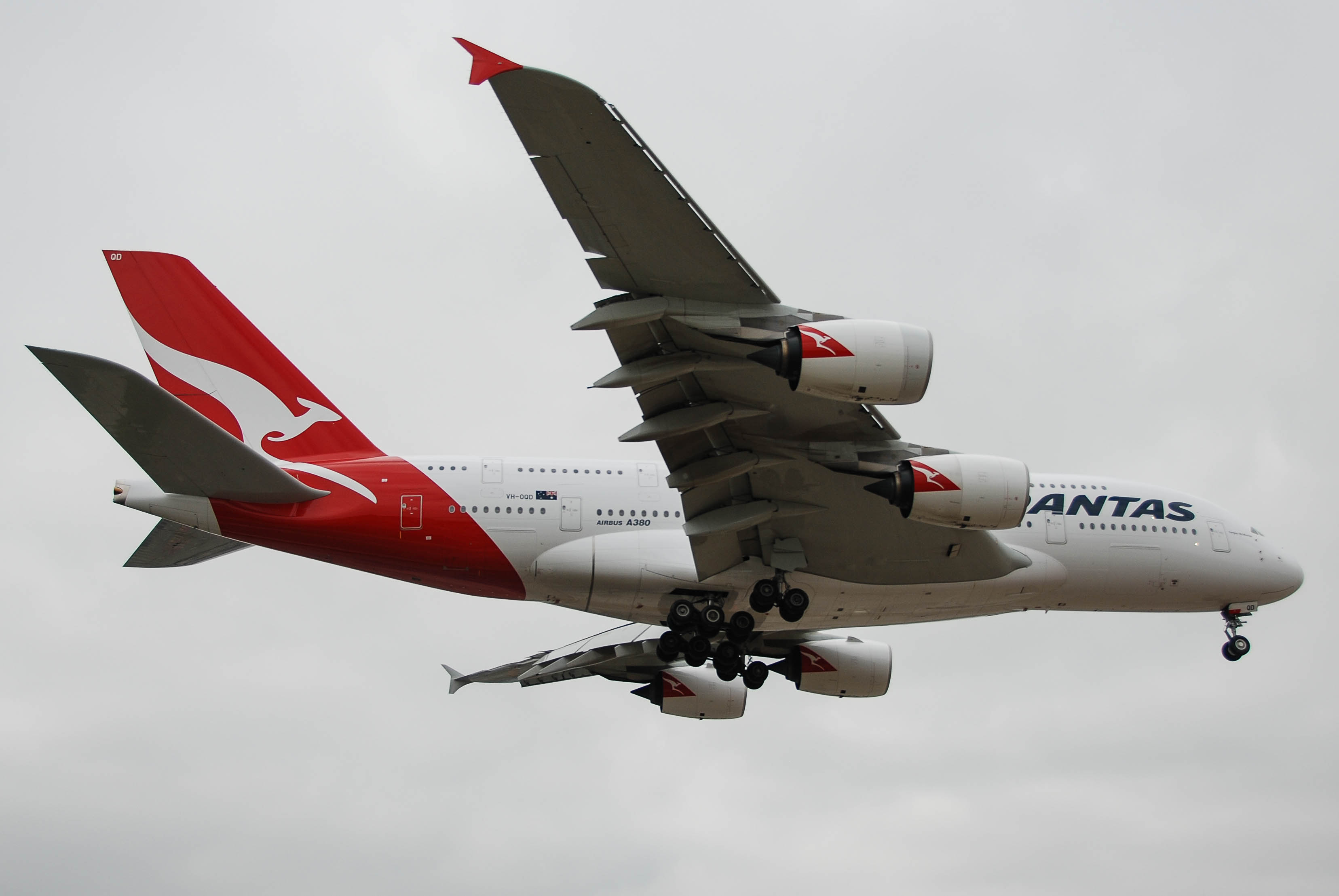 VH-OQD/VHOQD Qantas Airbus A380-842 Photo by colinw - AVSpotters.com