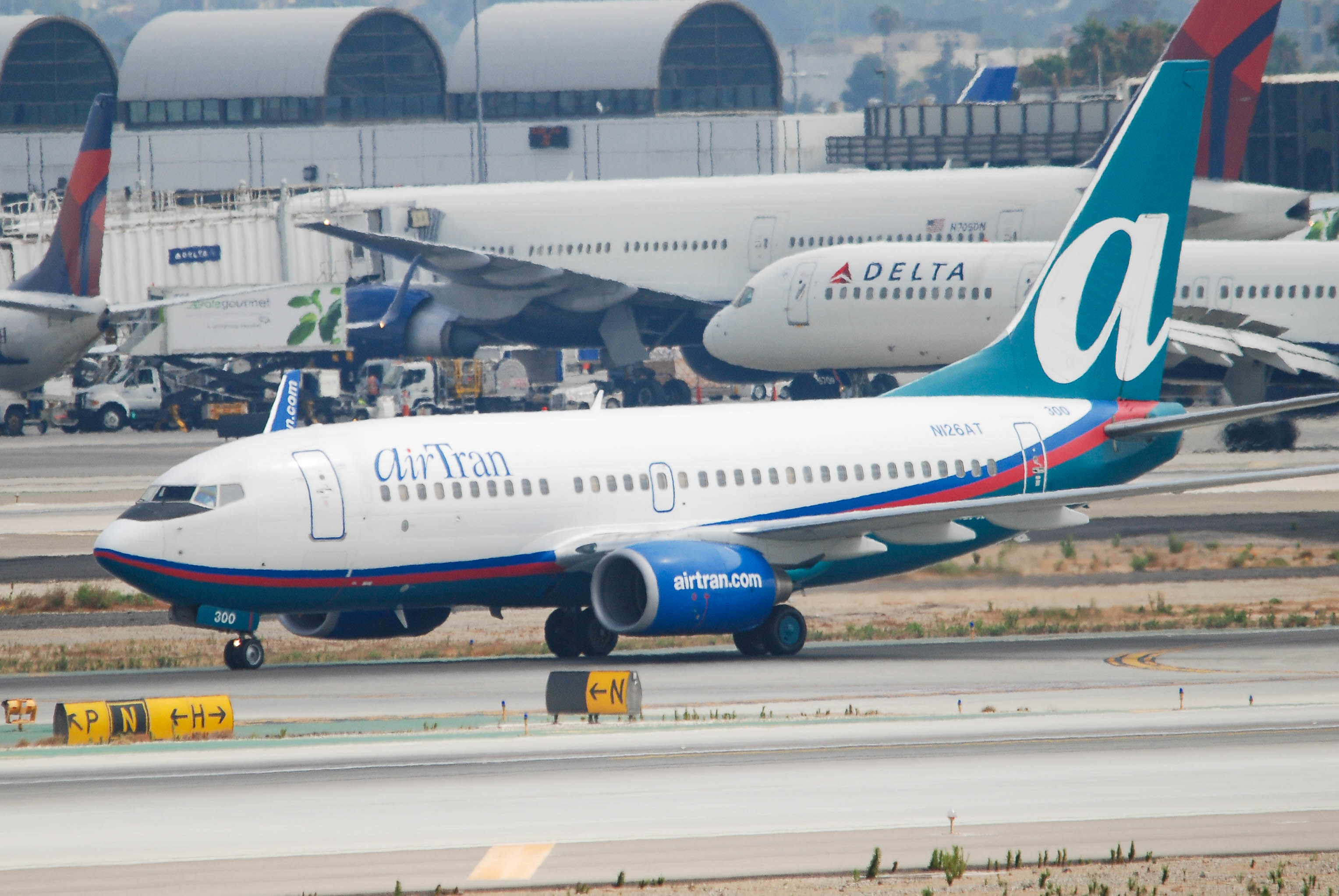 N126AT/N126AT AirTran Airways Boeing 737-76N(WL) Photo by colinw - AVSpotters.com