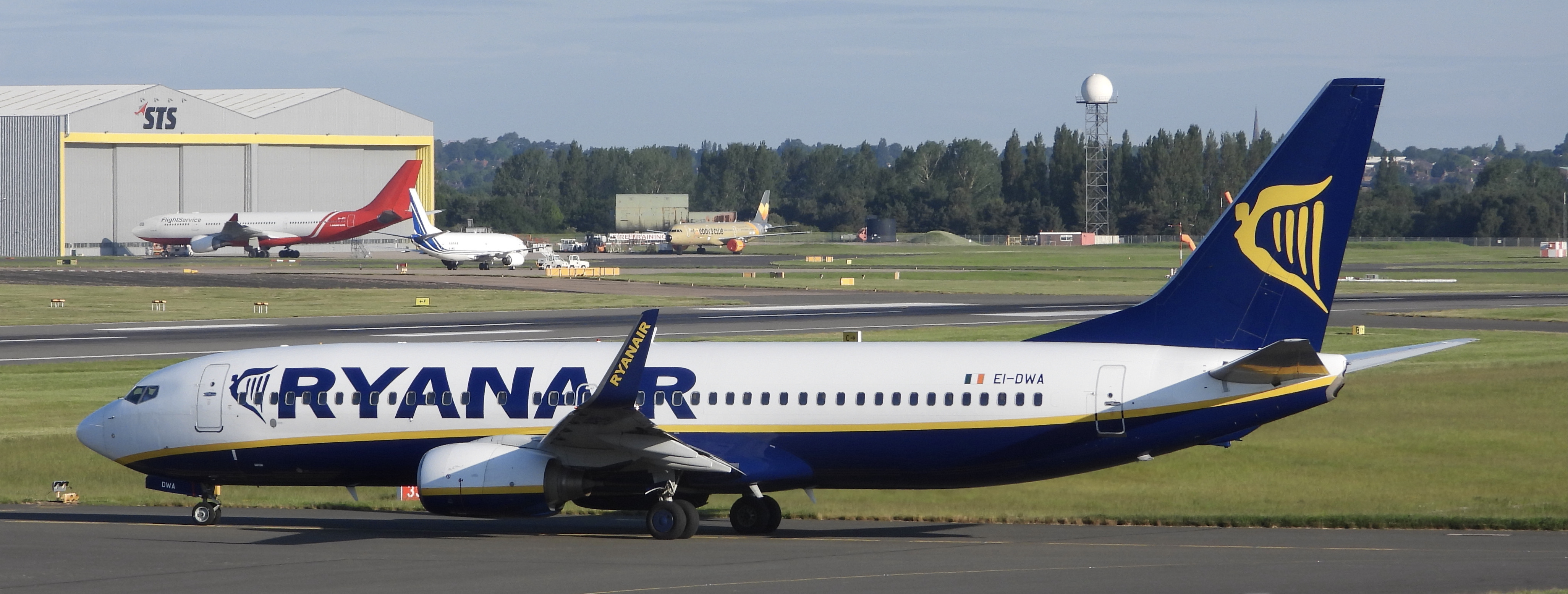 EI-DWA/EIDWA Ryanair Boeing 737-8AS(WL) Photo by Emirates101 - AVSpotters.com