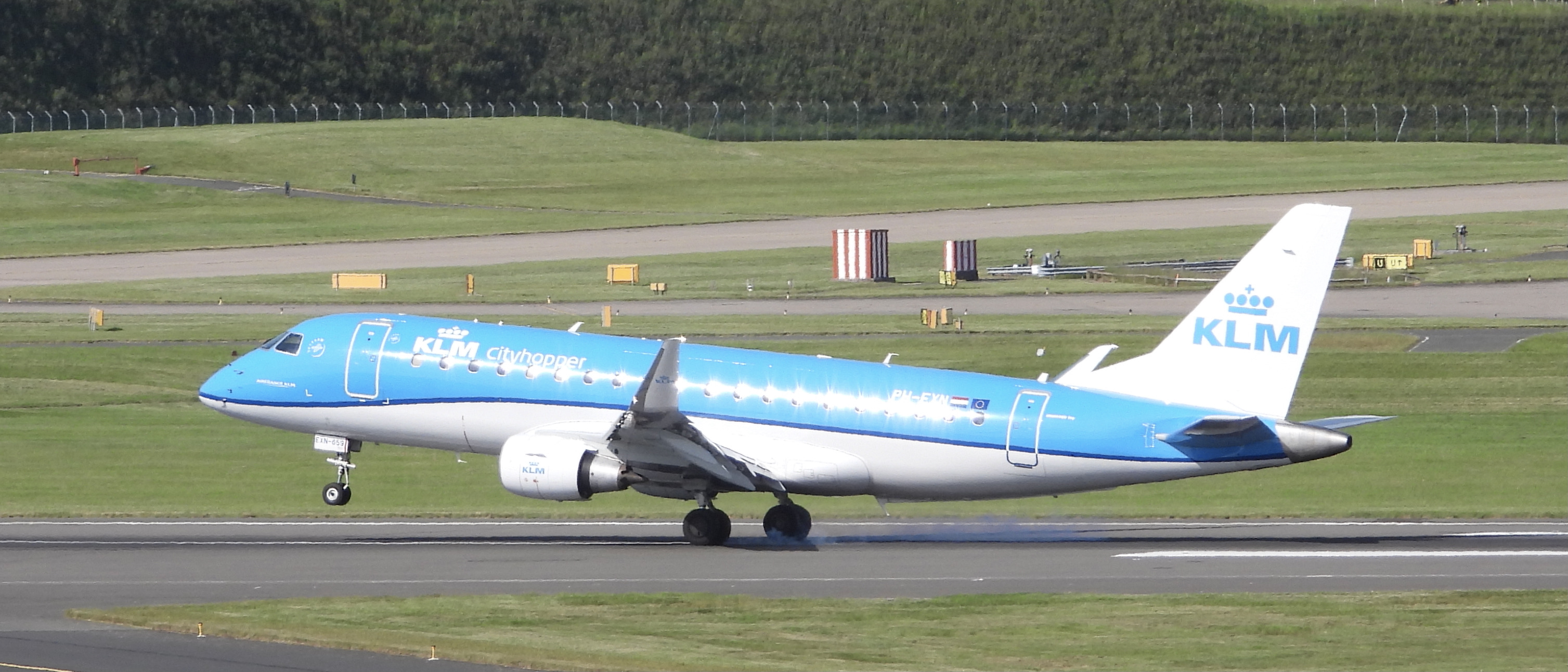 PH-EXN/PHEXN KLM Cityhopper Embraer ERJ-175STD Photo by Emirates101 - AVSpotters.com