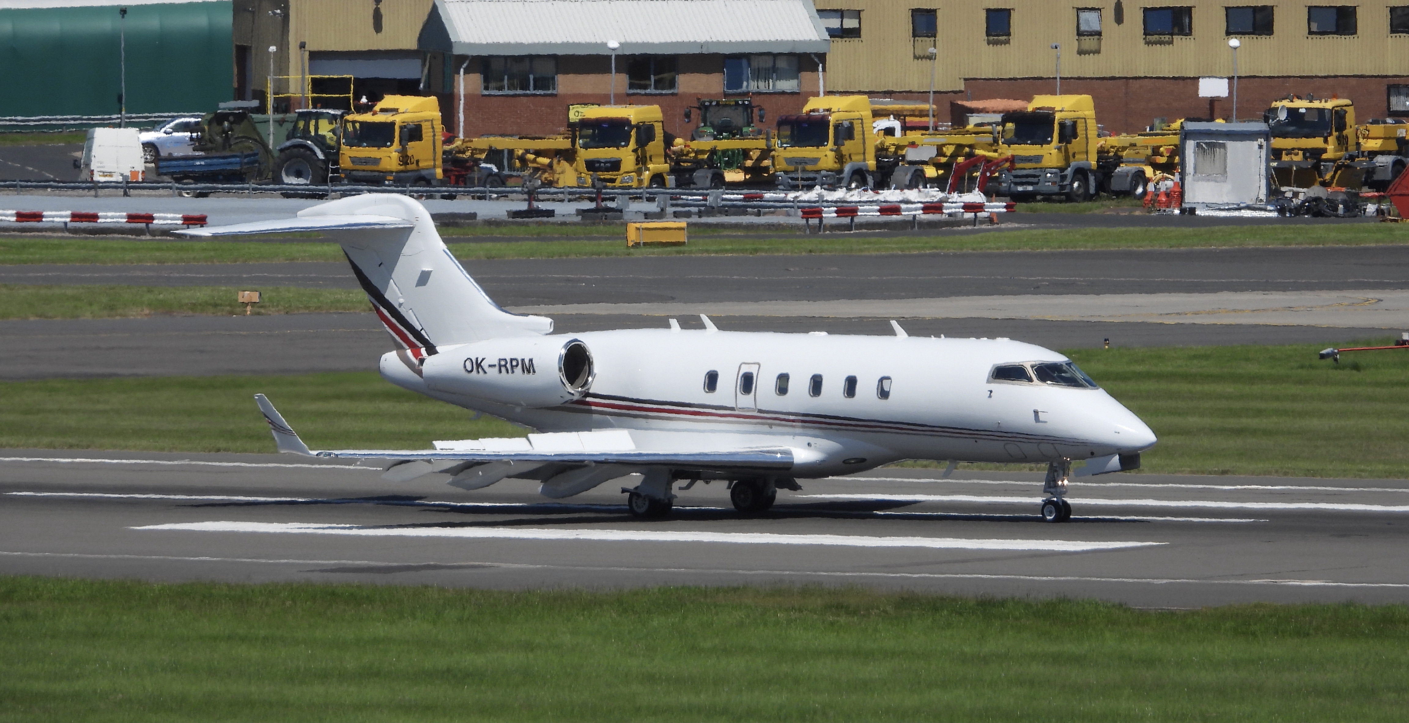 OK-RPM/OKRPM Corporate Bombardier BD-100-1A10 Challenger 300 Photo by Emirates101 - AVSpotters.com