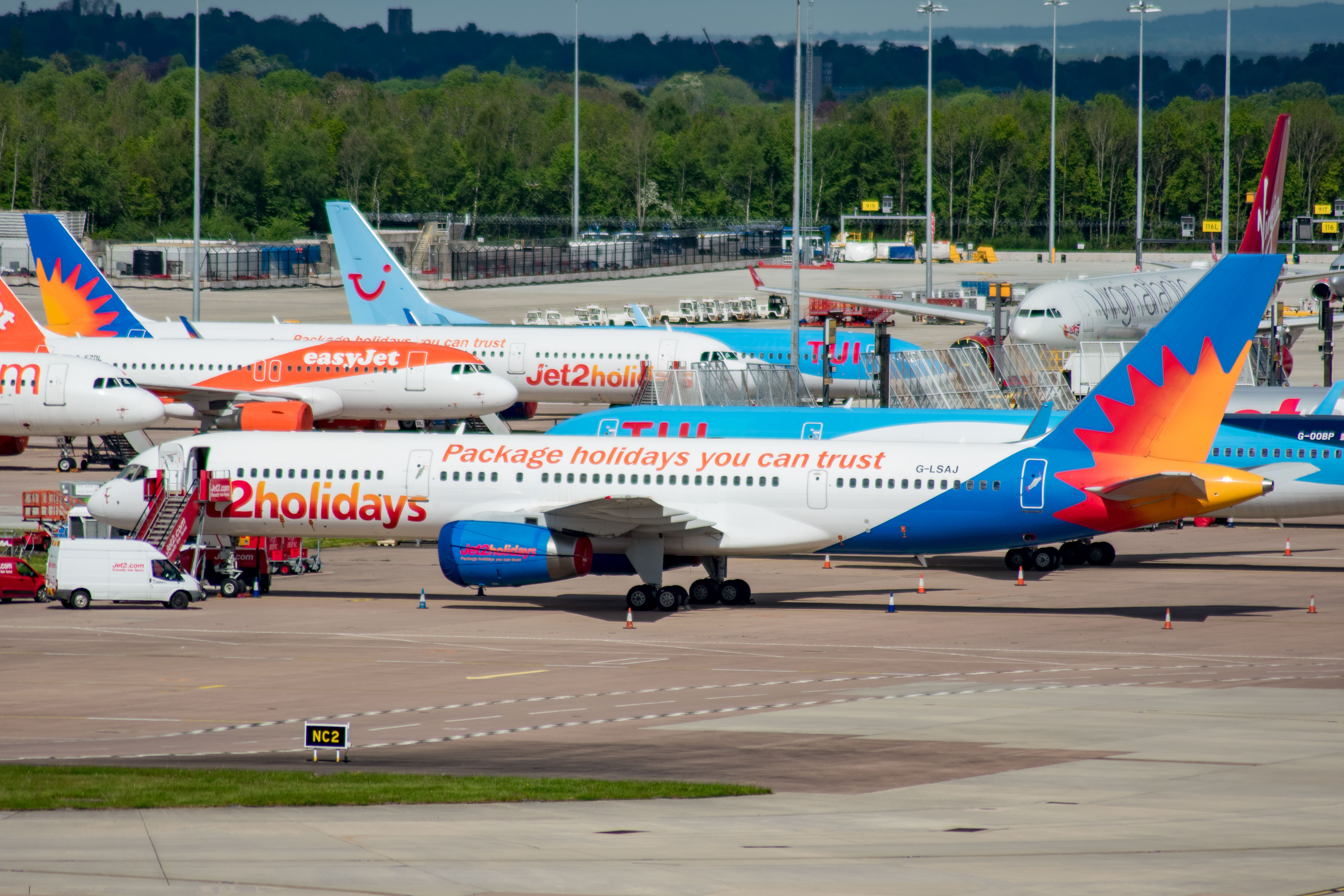 G-LSAJ/GLSAJ Jet2 Boeing 757-236 Photo by AV8 Photos - AVSpotters.com