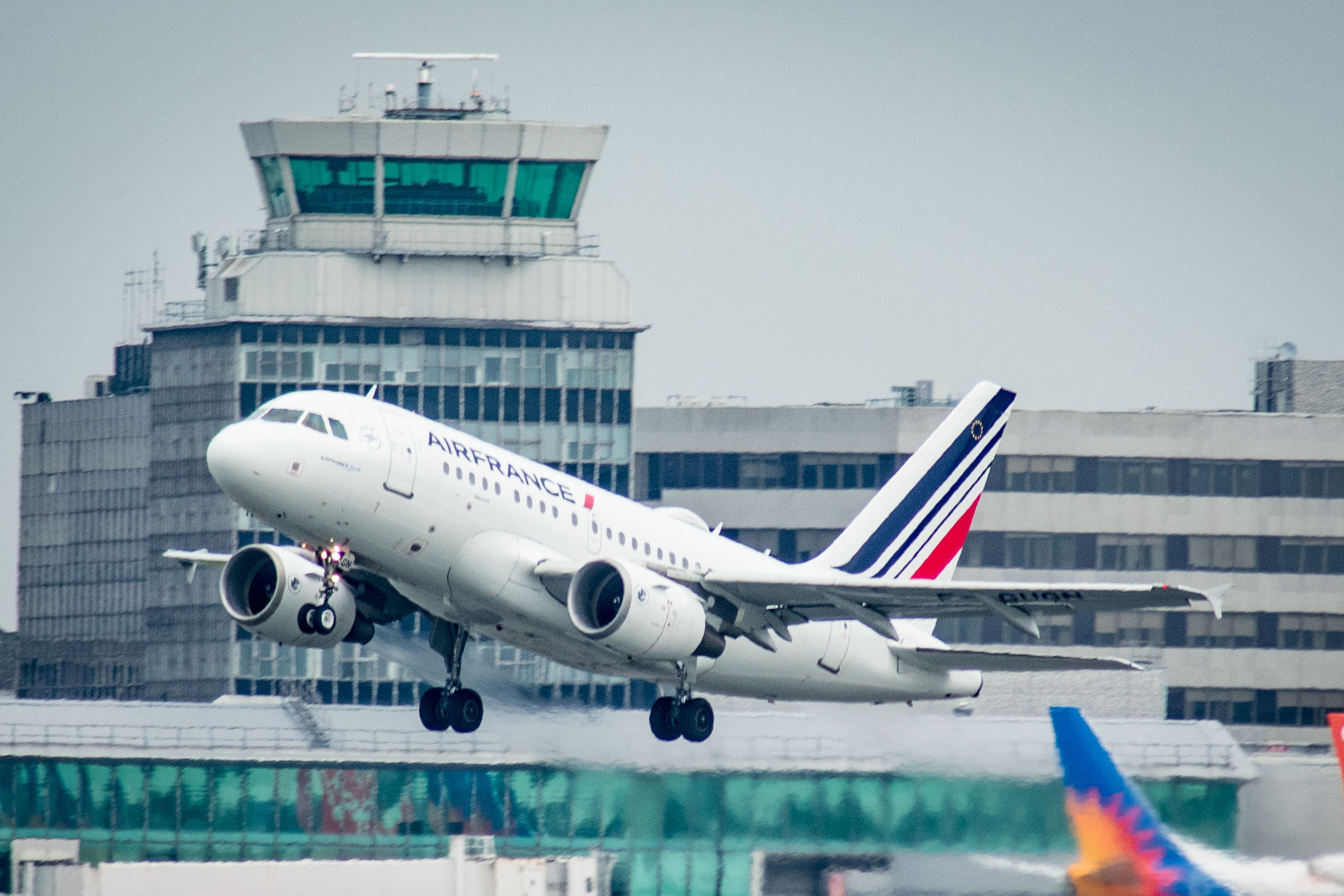 F-GUGN/FGUGN Air France Airbus A318-111 Photo by AV8 Photos - AVSpotters.com