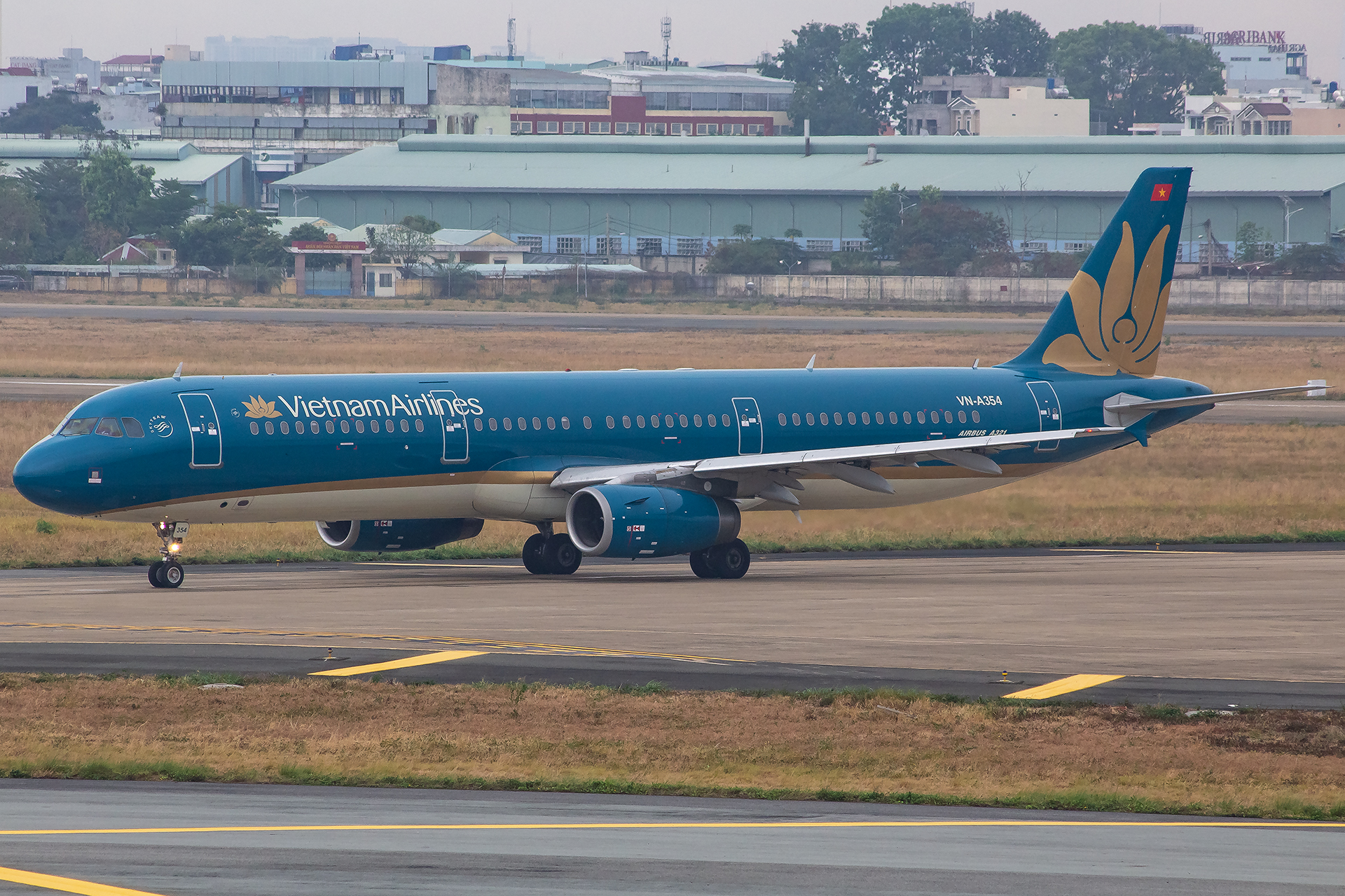 VN-A354/VNA354 Vietnam Airlines Airbus A321 Airframe Information - AVSpotters.com