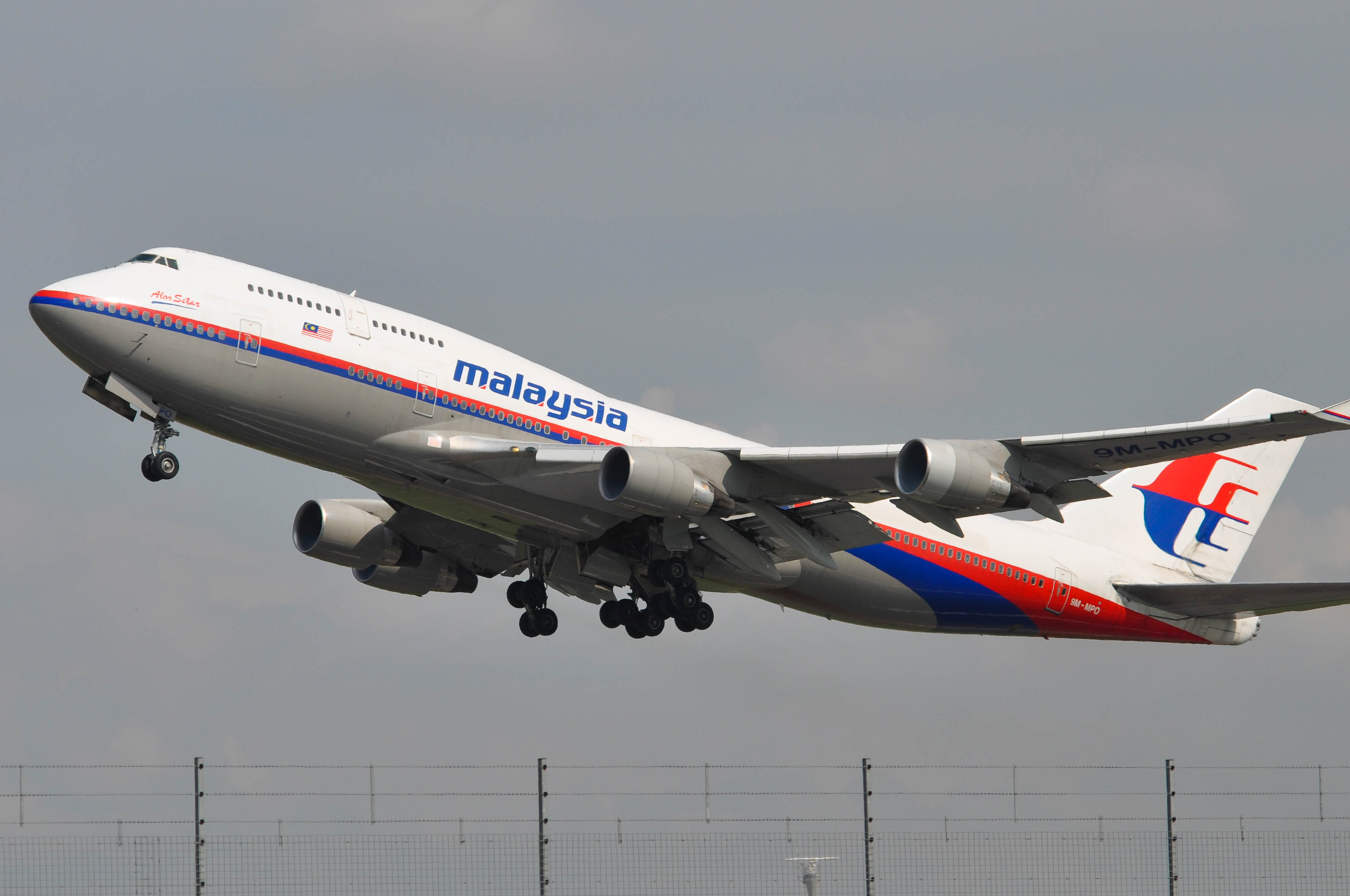 9M-MPO/9MMPO Malaysian Airlines Boeing 747-4H6 Photo by colinw - AVSpotters.com