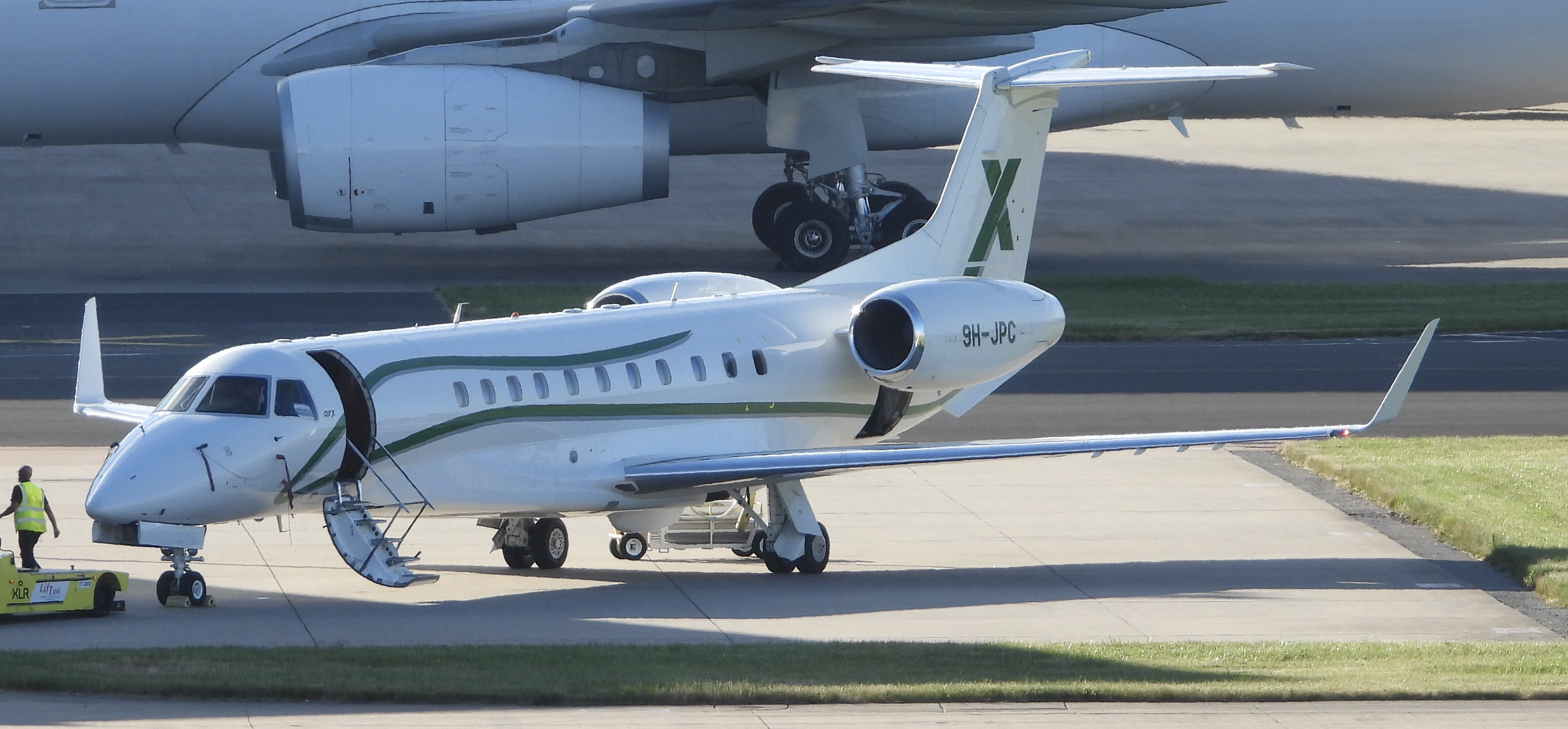 9H-JPC/9HJPC Corporate Embraer ERJ-135BJ Legacy Photo by Emirates101 - AVSpotters.com