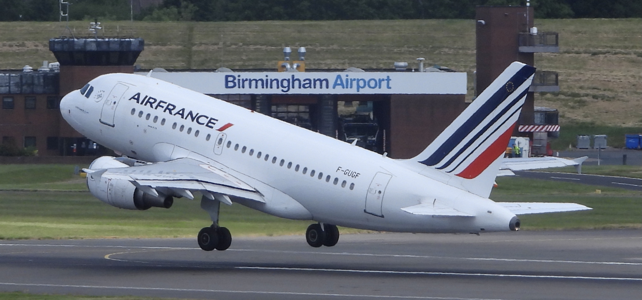 F-GUGF/FGUGF Air France Airbus A318-111 Photo by Emirates101 - AVSpotters.com