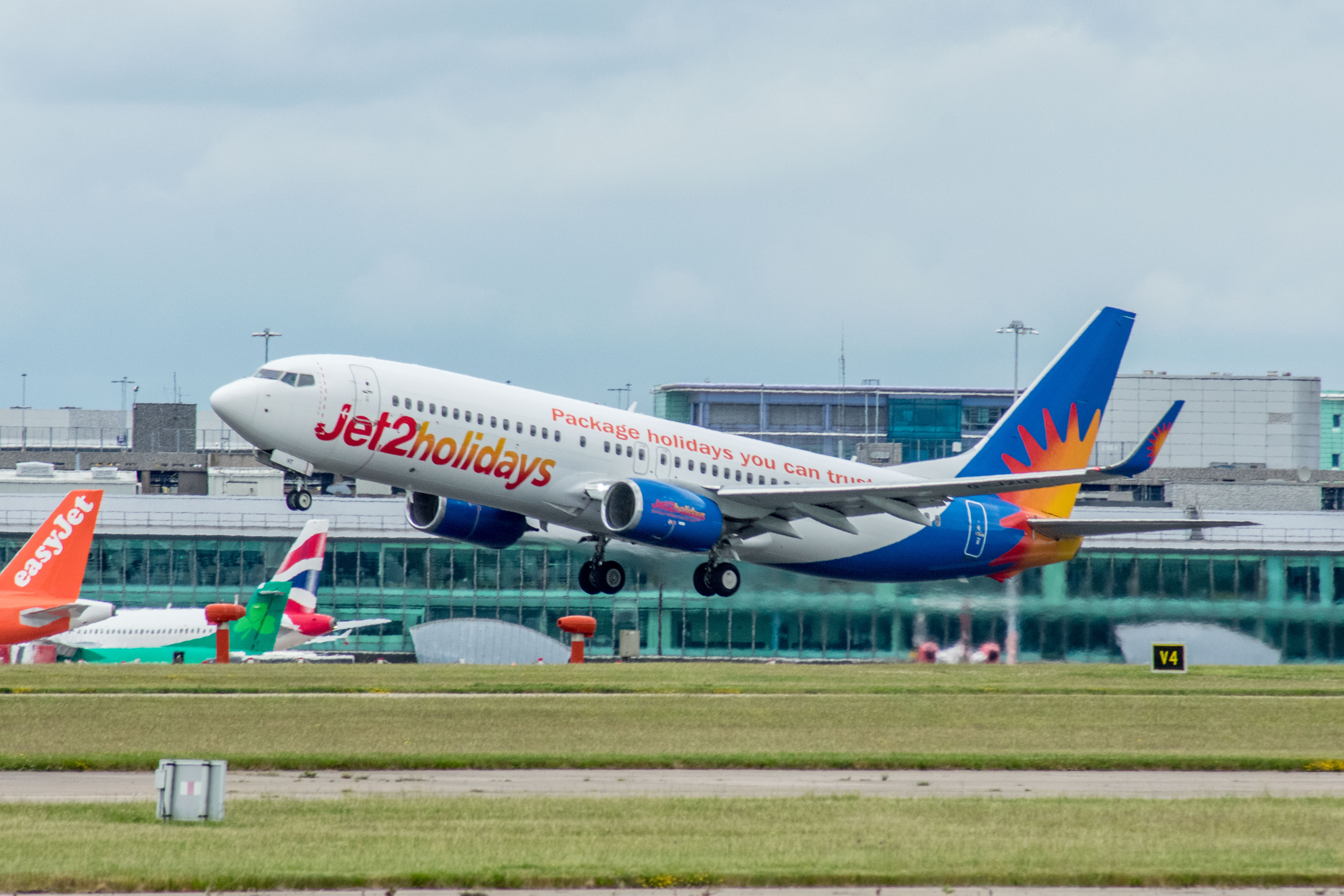 G-JZHT/GJZHT Jet2 Boeing 737-800(WL) Photo by AV8 Photos - AVSpotters.com