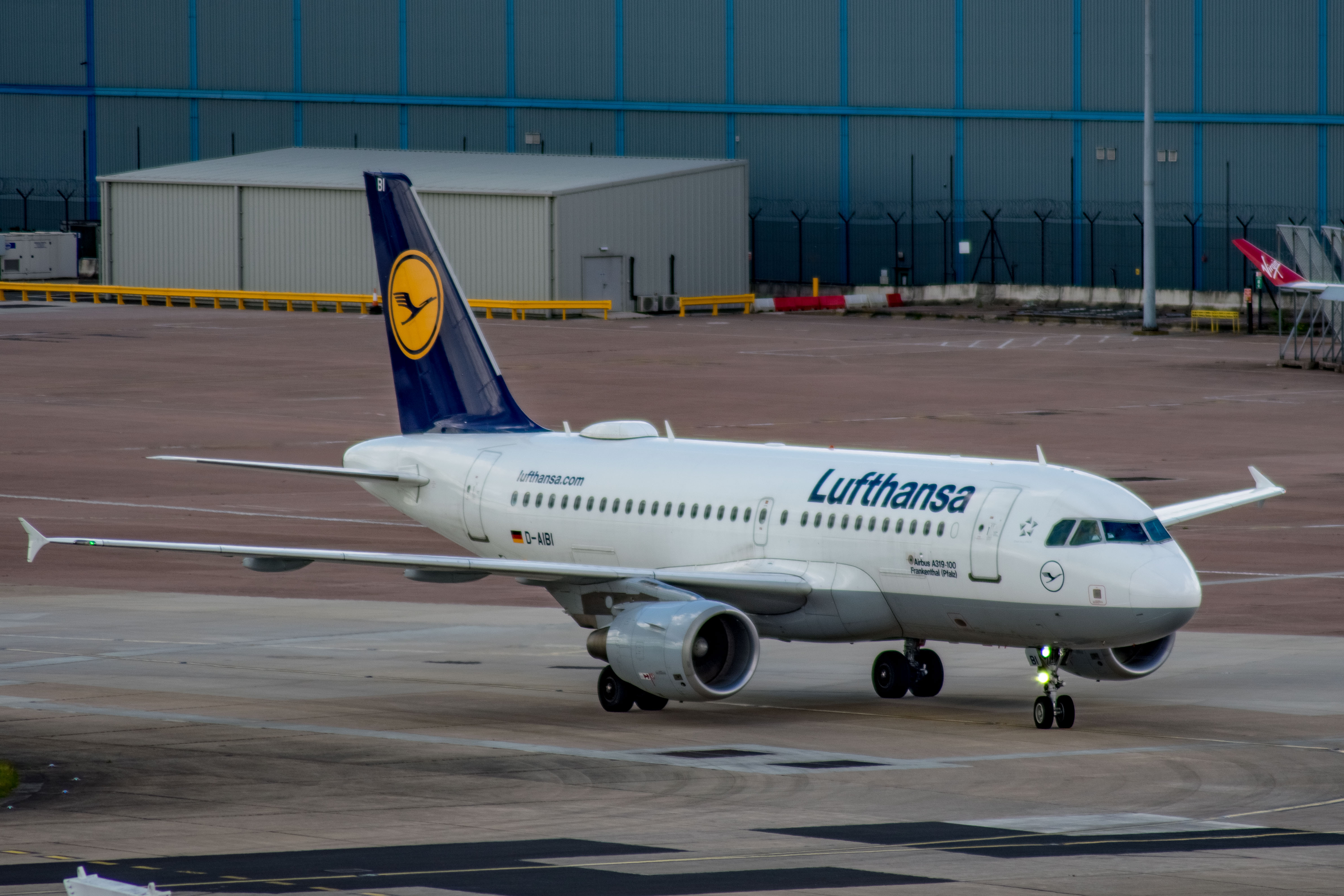 D-AIBI/DAIBI Lufthansa Airbus A319-112 Photo by AV8 Photos - AVSpotters.com