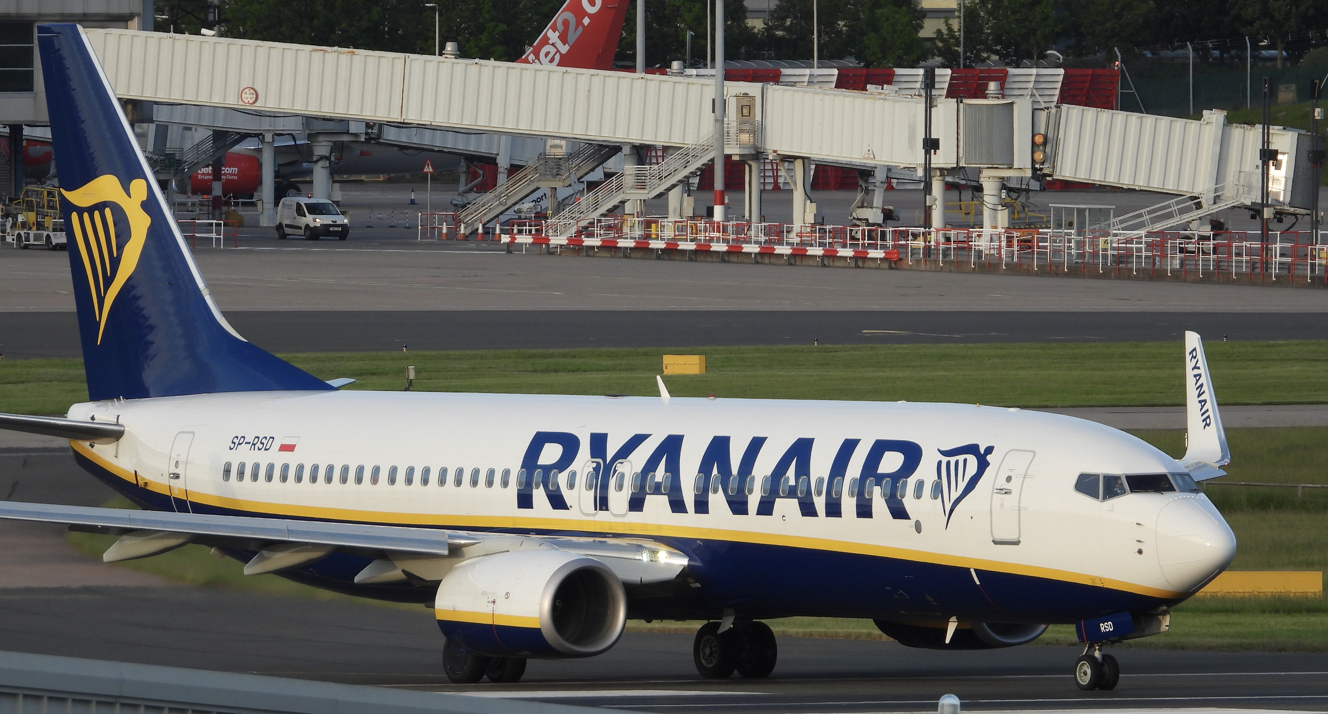 SP-RSD/SPRSD Ryanair Sun Boeing 737-8AS(WL) Photo by Emirates101 - AVSpotters.com