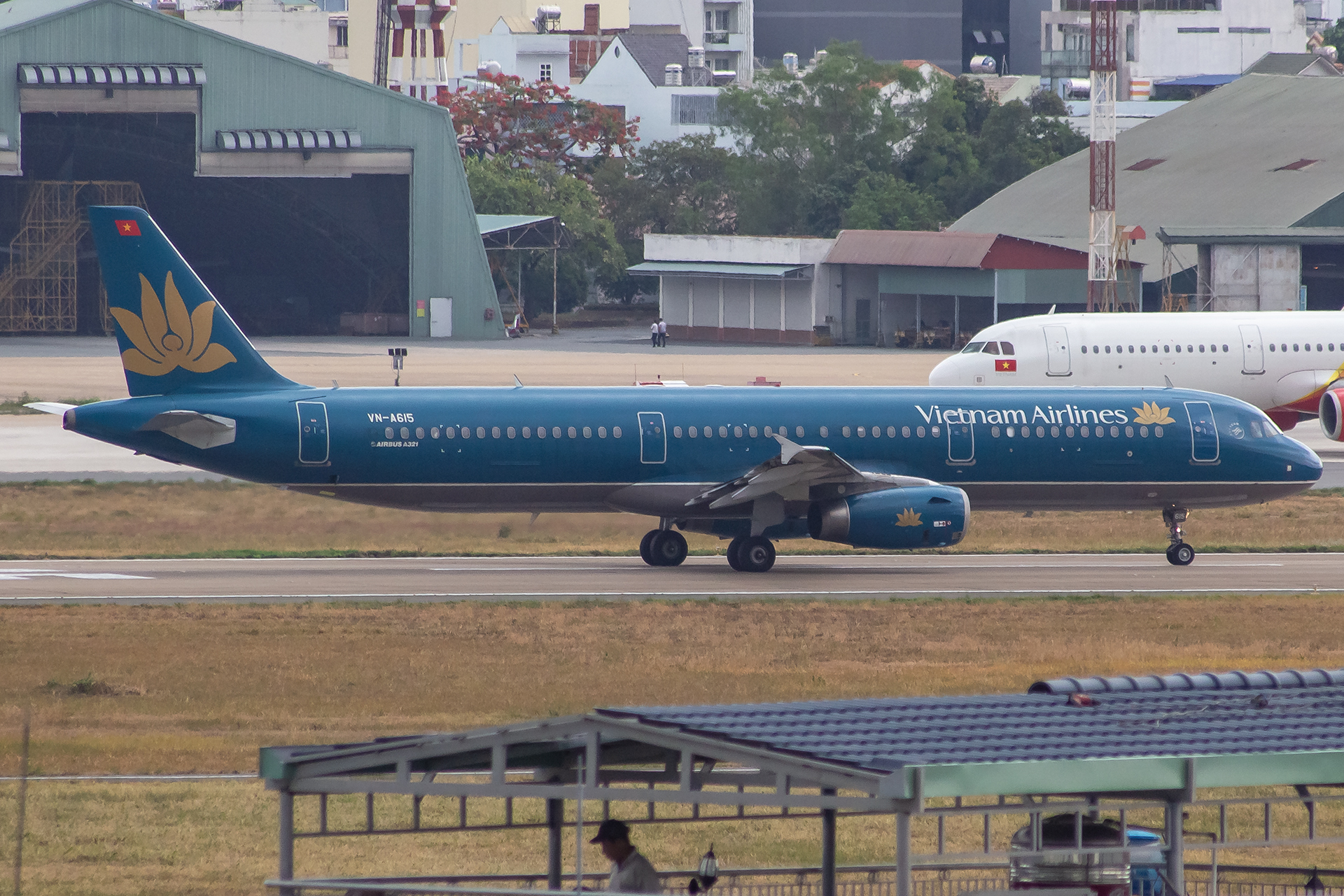 VN-A615/VNA615 Vietnam Airlines Airbus A321 Airframe Information - AVSpotters.com