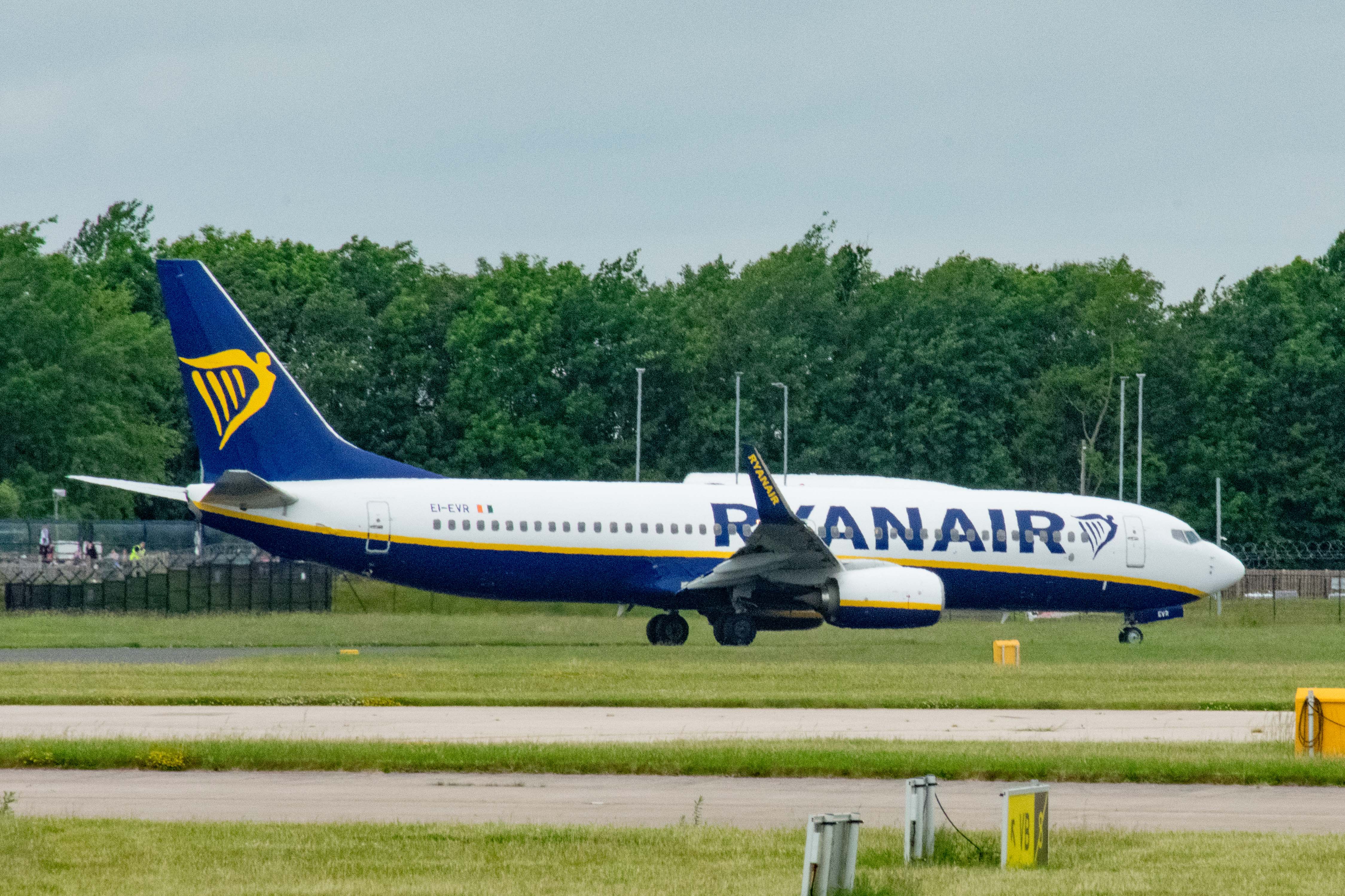 EI-EVR/EIEVR Ryanair Boeing 737-8AS(WL) Photo by AV8 Photos - AVSpotters.com