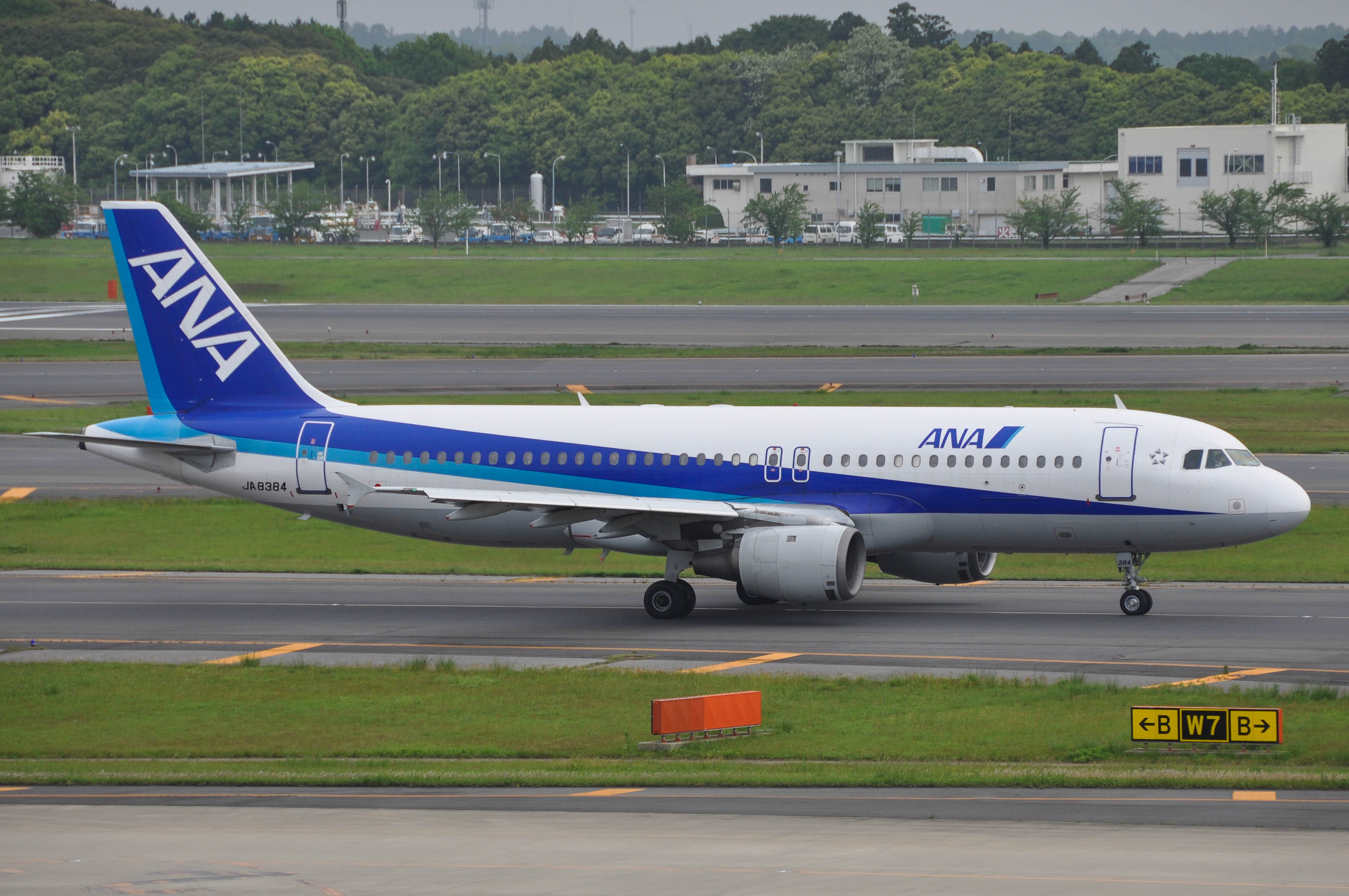 JA8384 /JA8384  ANA - All Nippon Airways Airbus A320 Airframe Information - AVSpotters.com