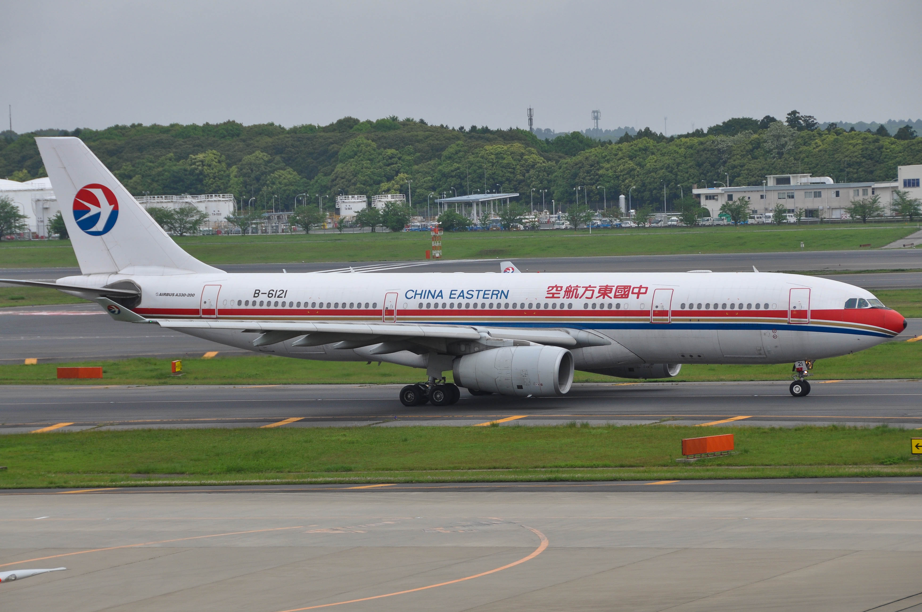 B-6121/B6121 China Eastern Airlines Airbus A330-243 Photo by colinw - AVSpotters.com