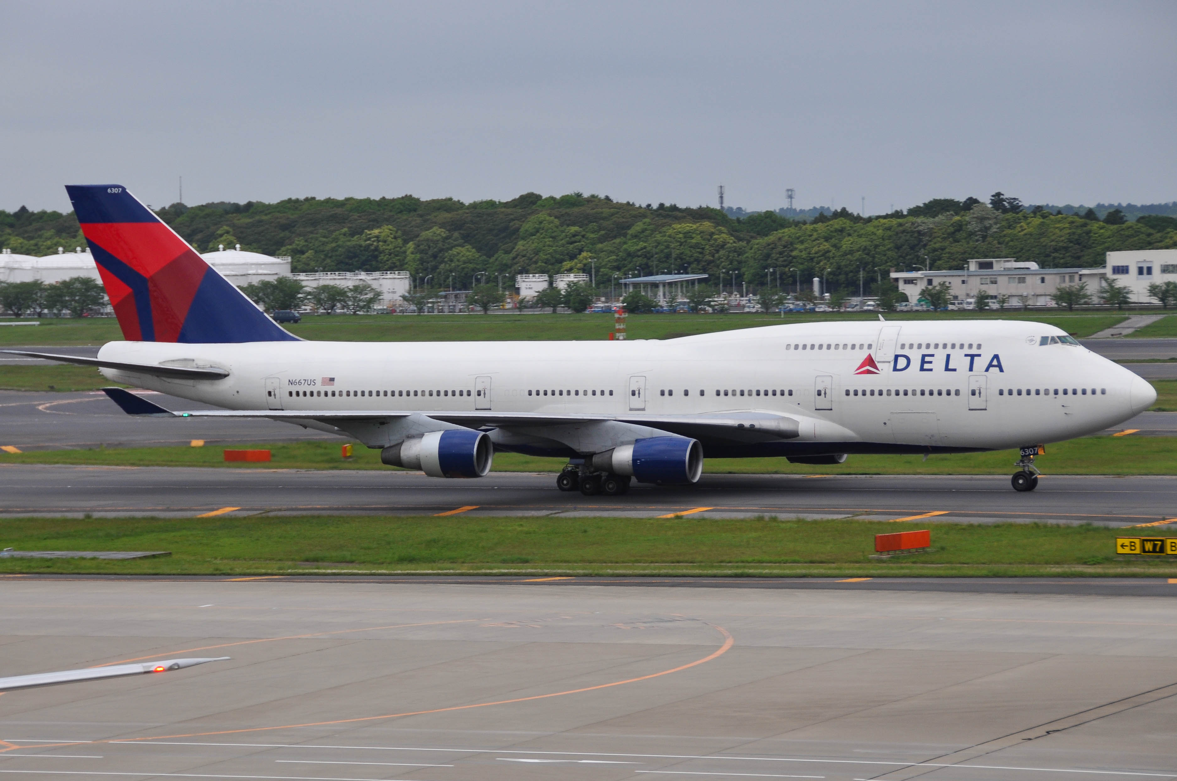 N667US/N667US Delta Air Lines Boeing 747-451 Photo by colinw - AVSpotters.com