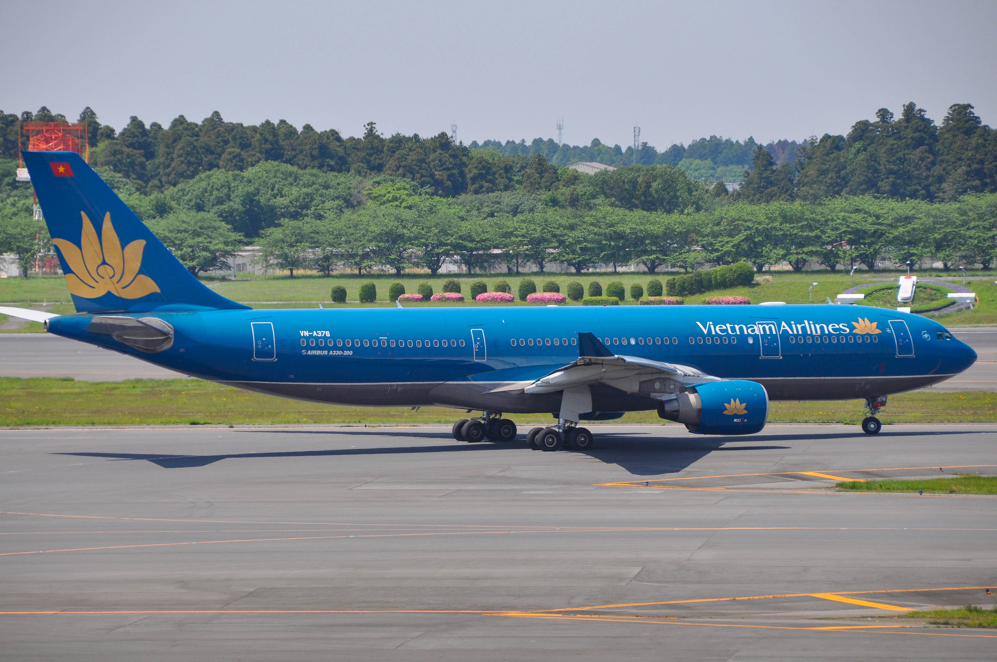 VN-A376/VNA376 Vietnam Airlines Airbus A330-223 Photo by colinw - AVSpotters.com