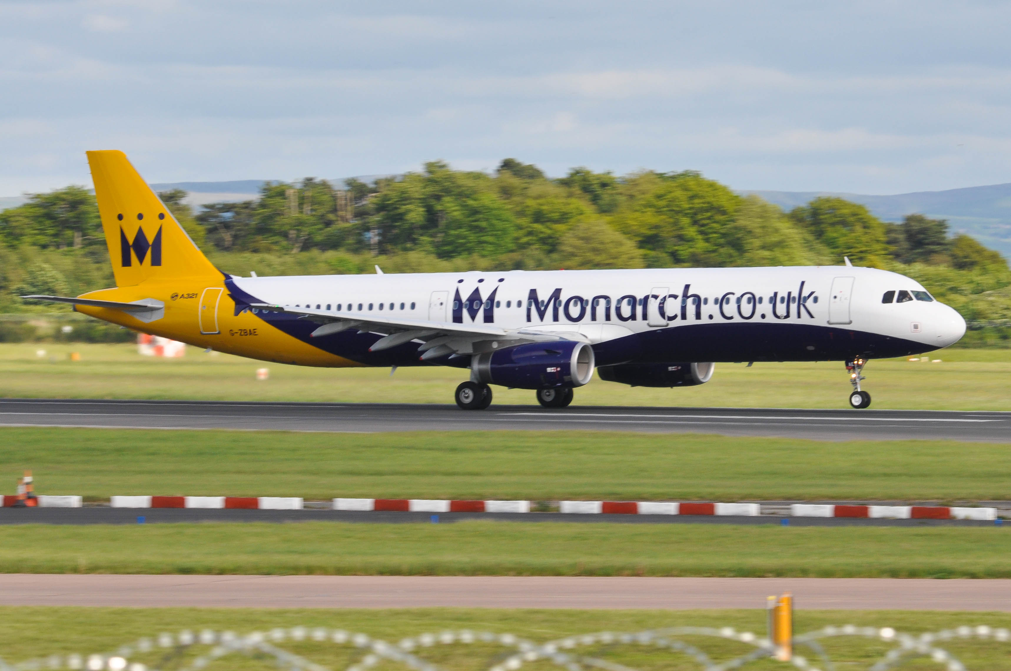 G-ZBAE/GZBAE Monarch Airlines Airbus A321-231(SL) Photo by colinw - AVSpotters.com