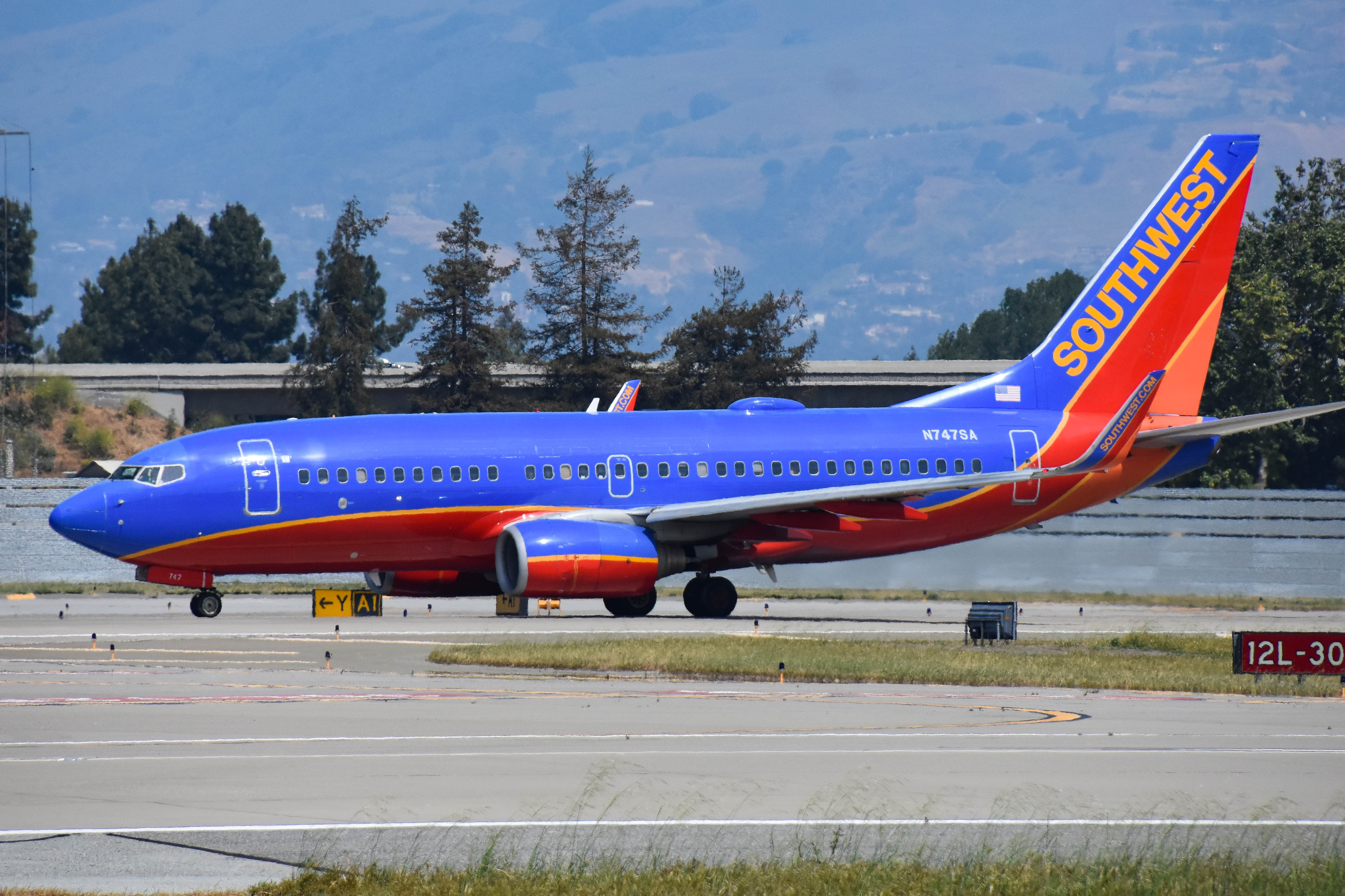 N747SA/N747SA Southwest Airlines Boeing 737-7H4(WL) Photo by colinw - AVSpotters.com