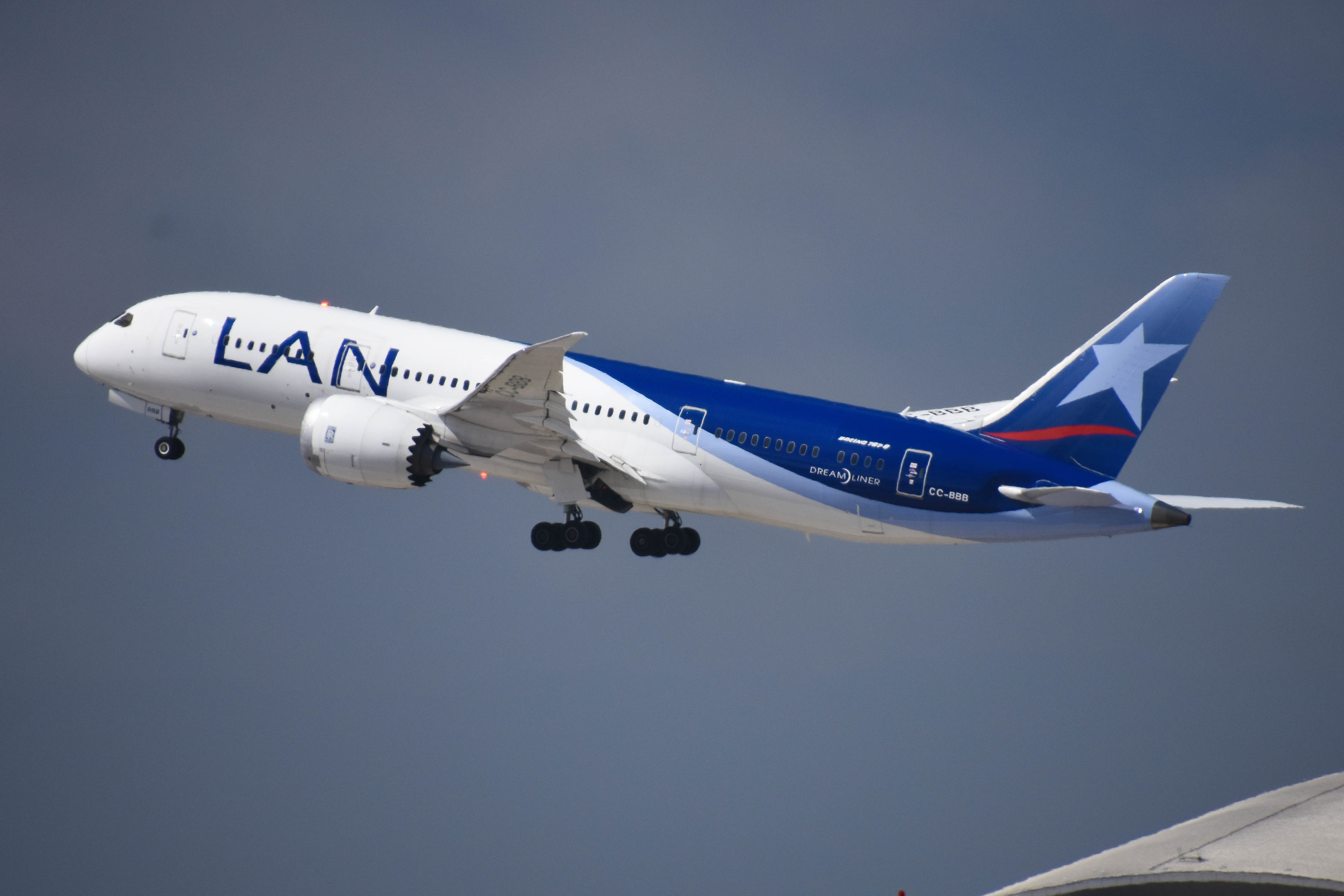 CC-BBB/CCBBB LAN Airlines Boeing 787-8 Photo by colinw - AVSpotters.com