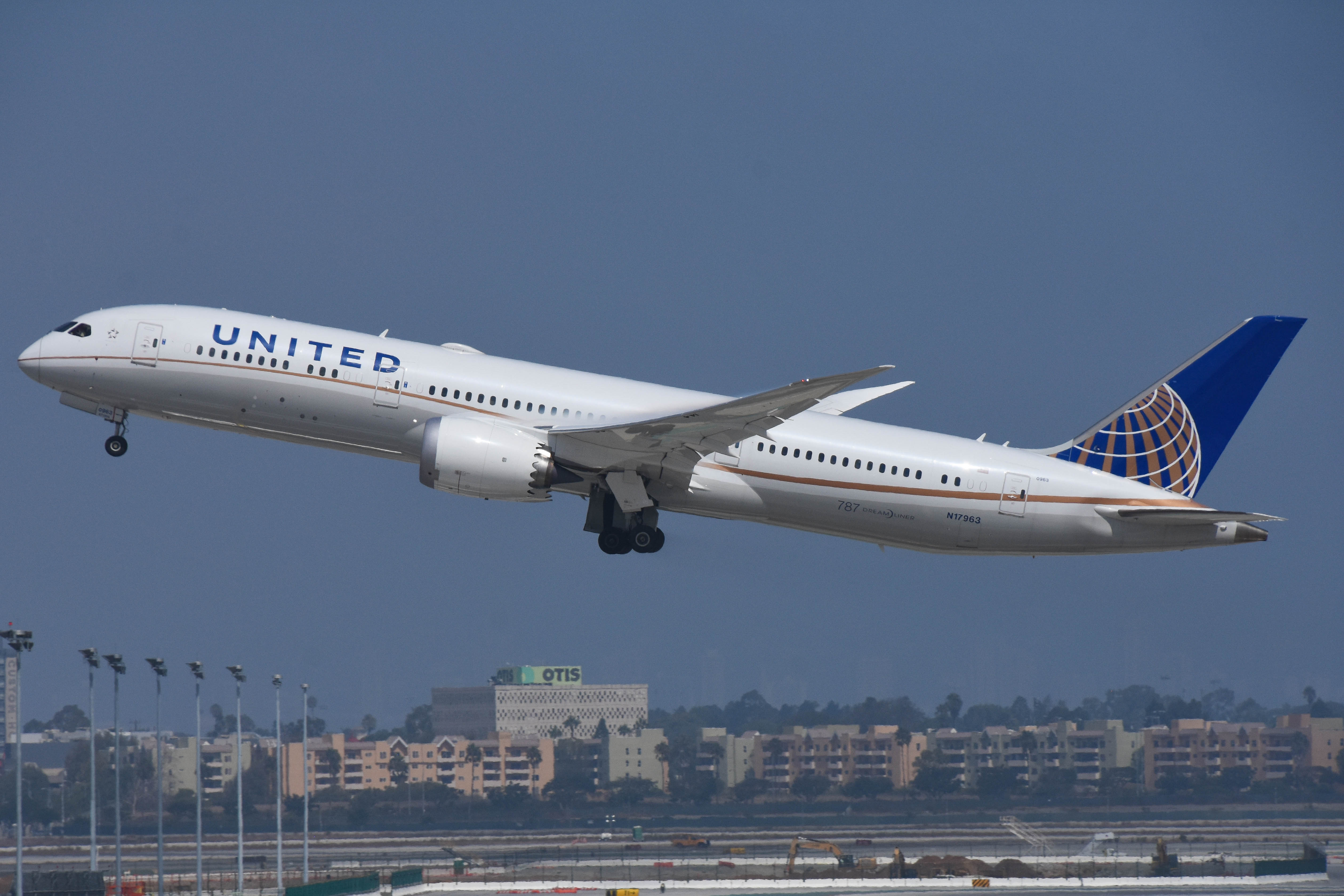 N17963/N17963 United Airlines Boeing 787-9 Photo by colinw - AVSpotters.com