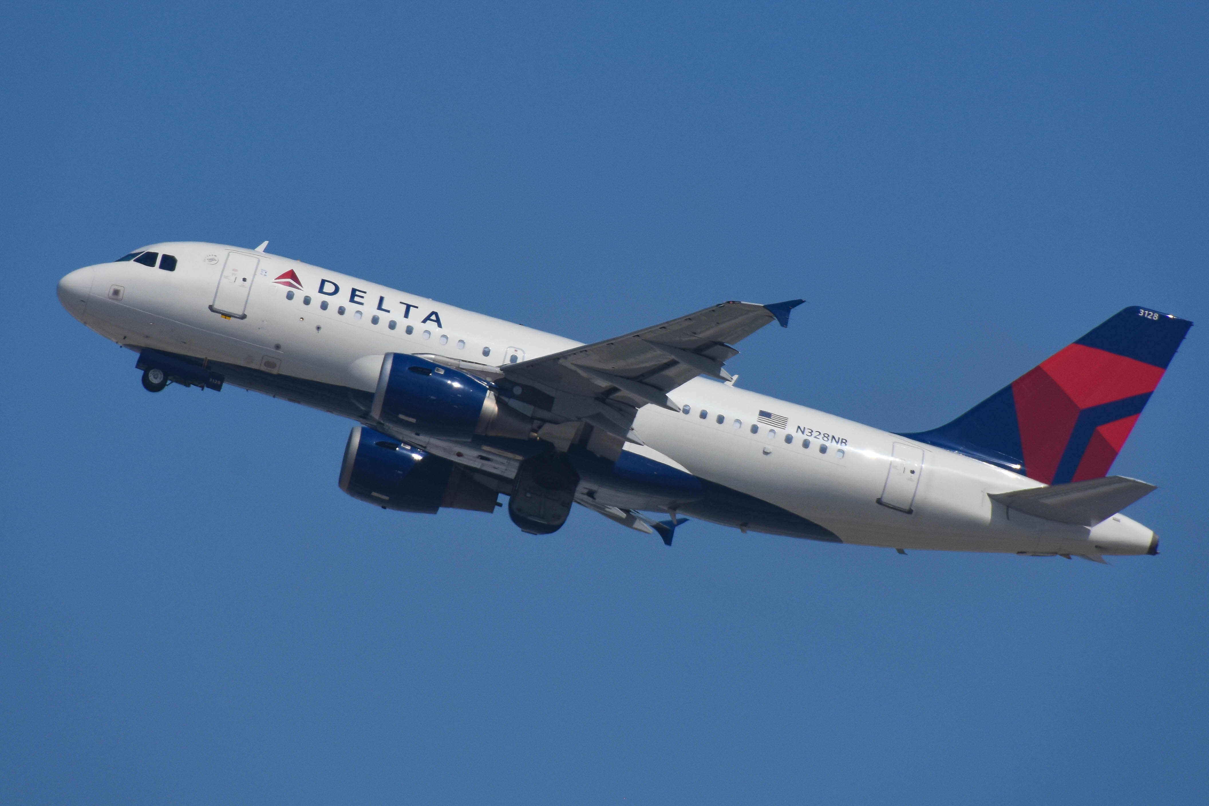 N328NB/N328NB Delta Air Lines Airbus A319-114 Photo by colinw - AVSpotters.com