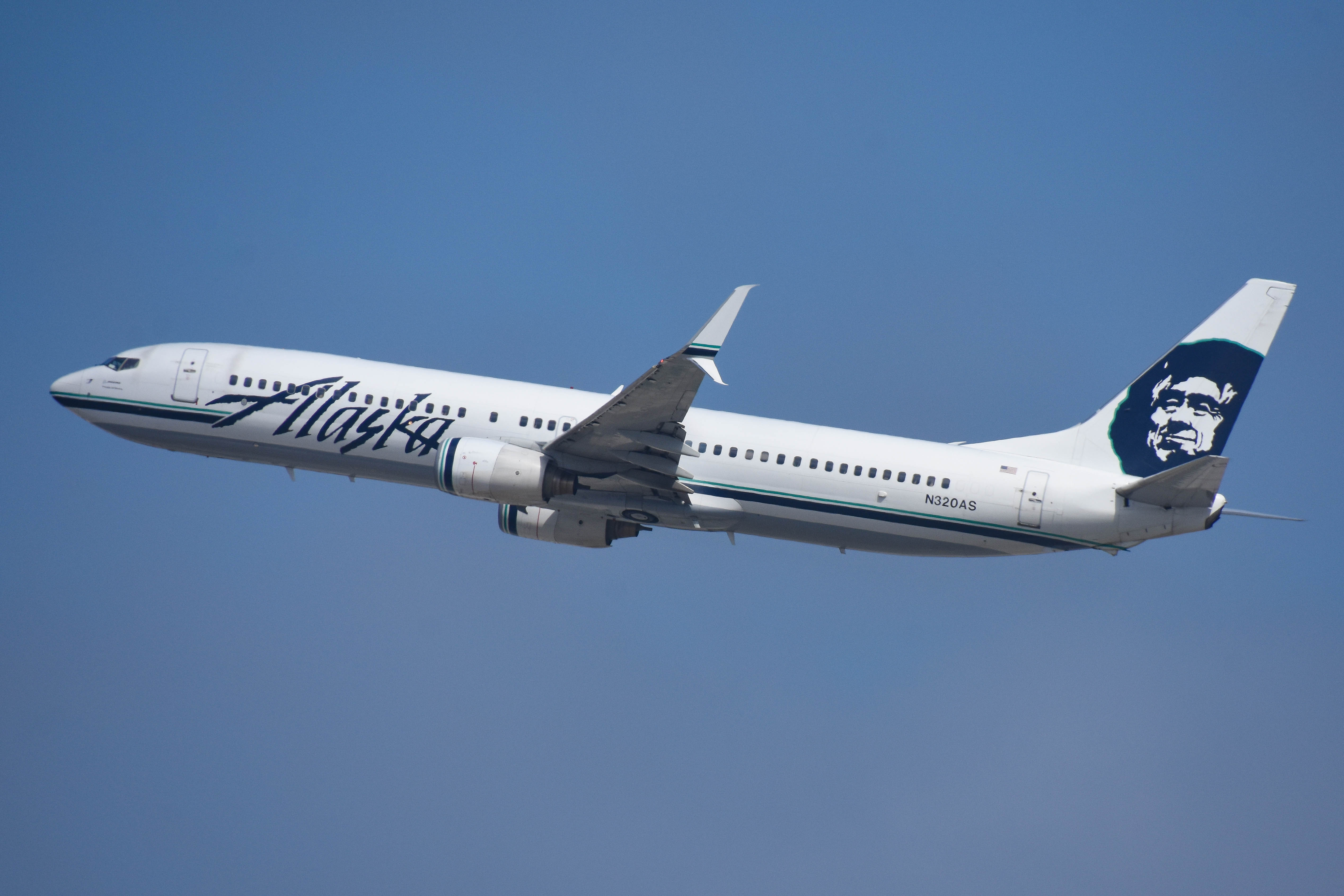 N320AS/N320AS Alaska Airlines Boeing 737-990(WL) Photo by colinw - AVSpotters.com