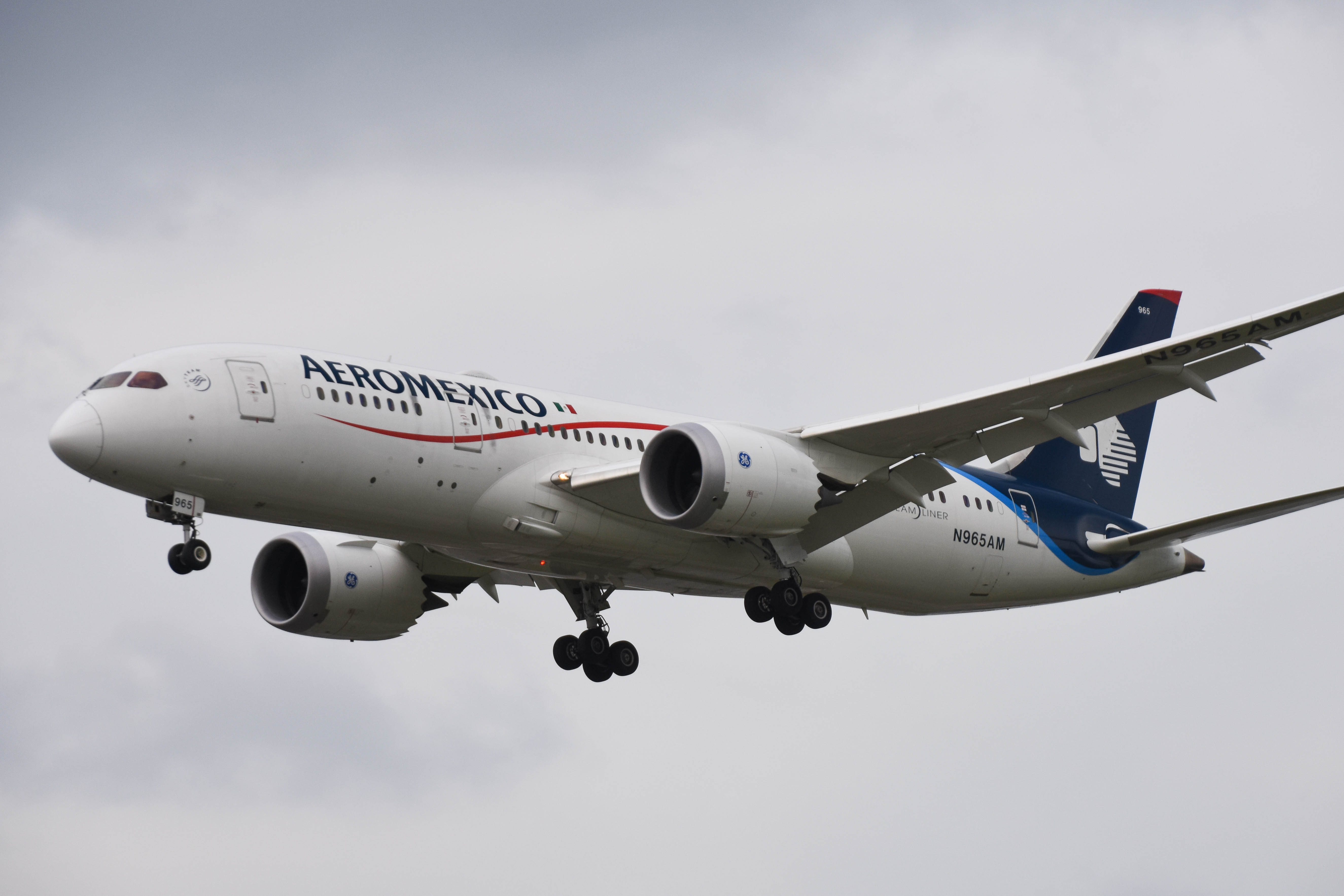 N965AM/N965AM Aeromexico Boeing 787-8 Photo by colinw - AVSpotters.com