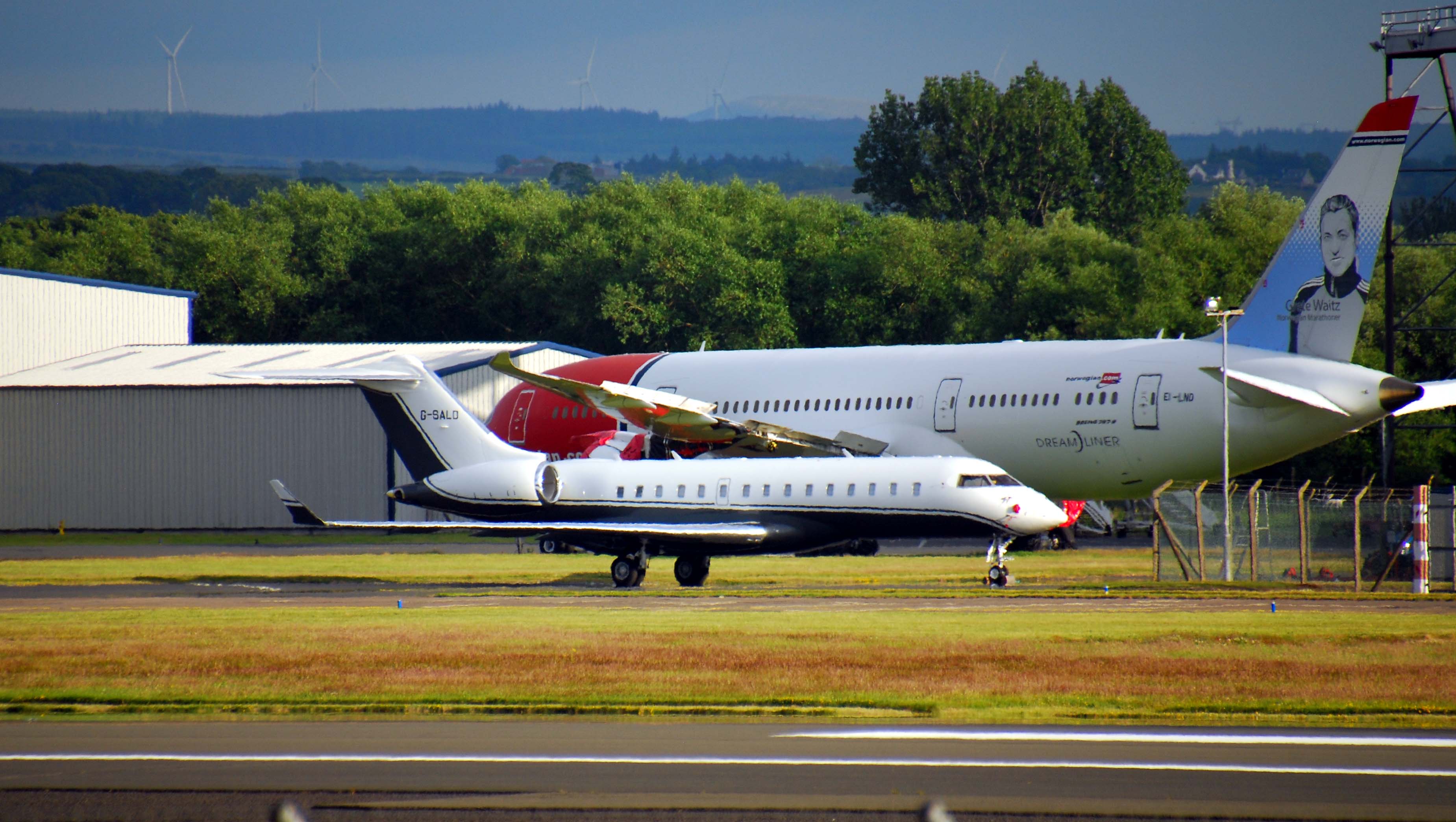 G-SALD/GSALD Corporate Bombardier BD-700-1A10 Global 6000 Photo by FlyDroo - AVSpotters.com