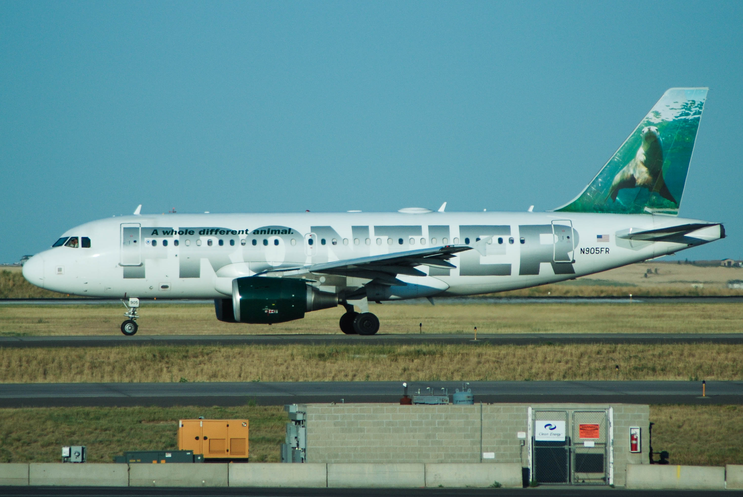 N905FR/N905FR Frontier Airlines Airbus A319-111 Photo by colinw - AVSpotters.com