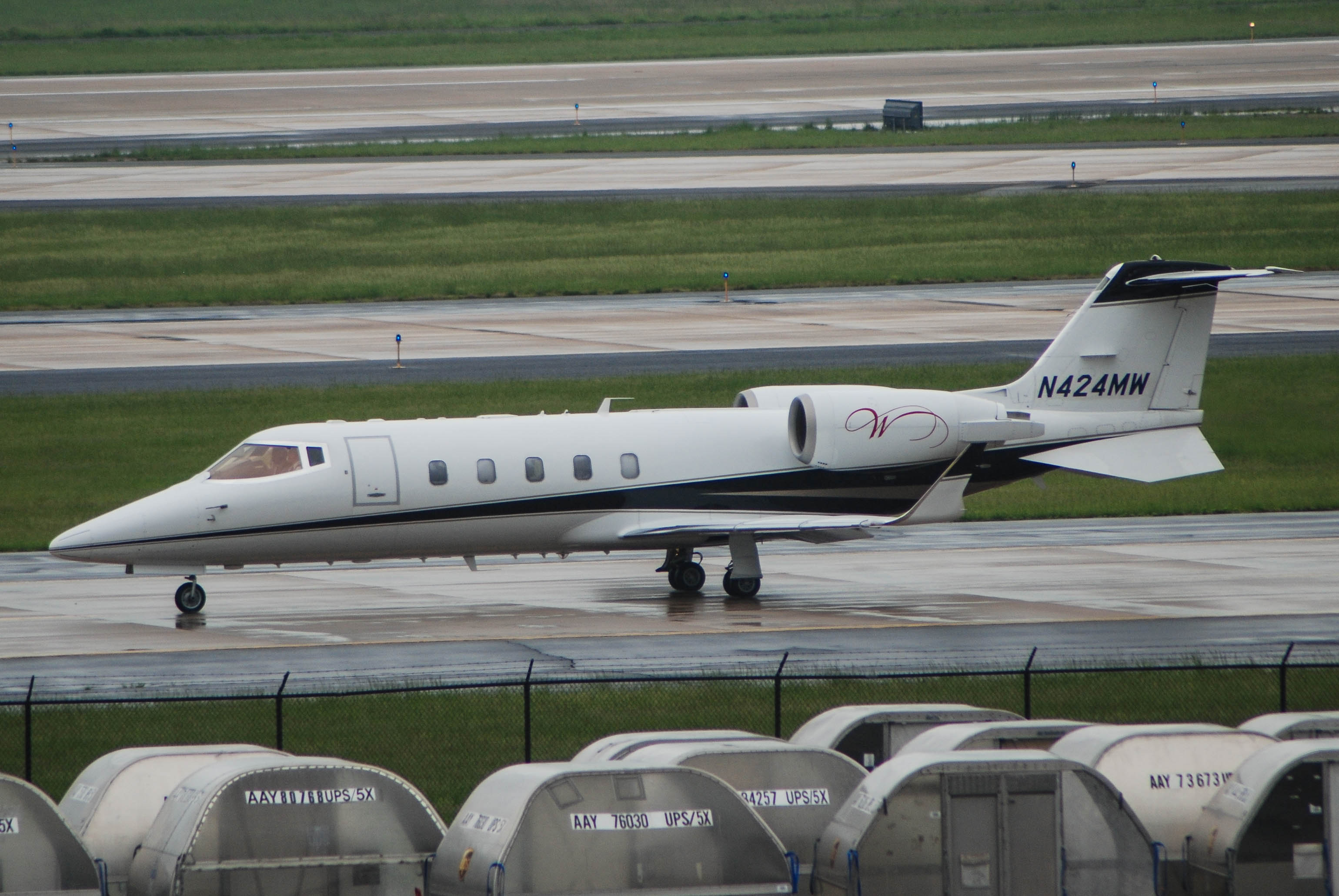 N424MW/N424MW Corporate Bombardier Learjet 60 Photo by colinw - AVSpotters.com