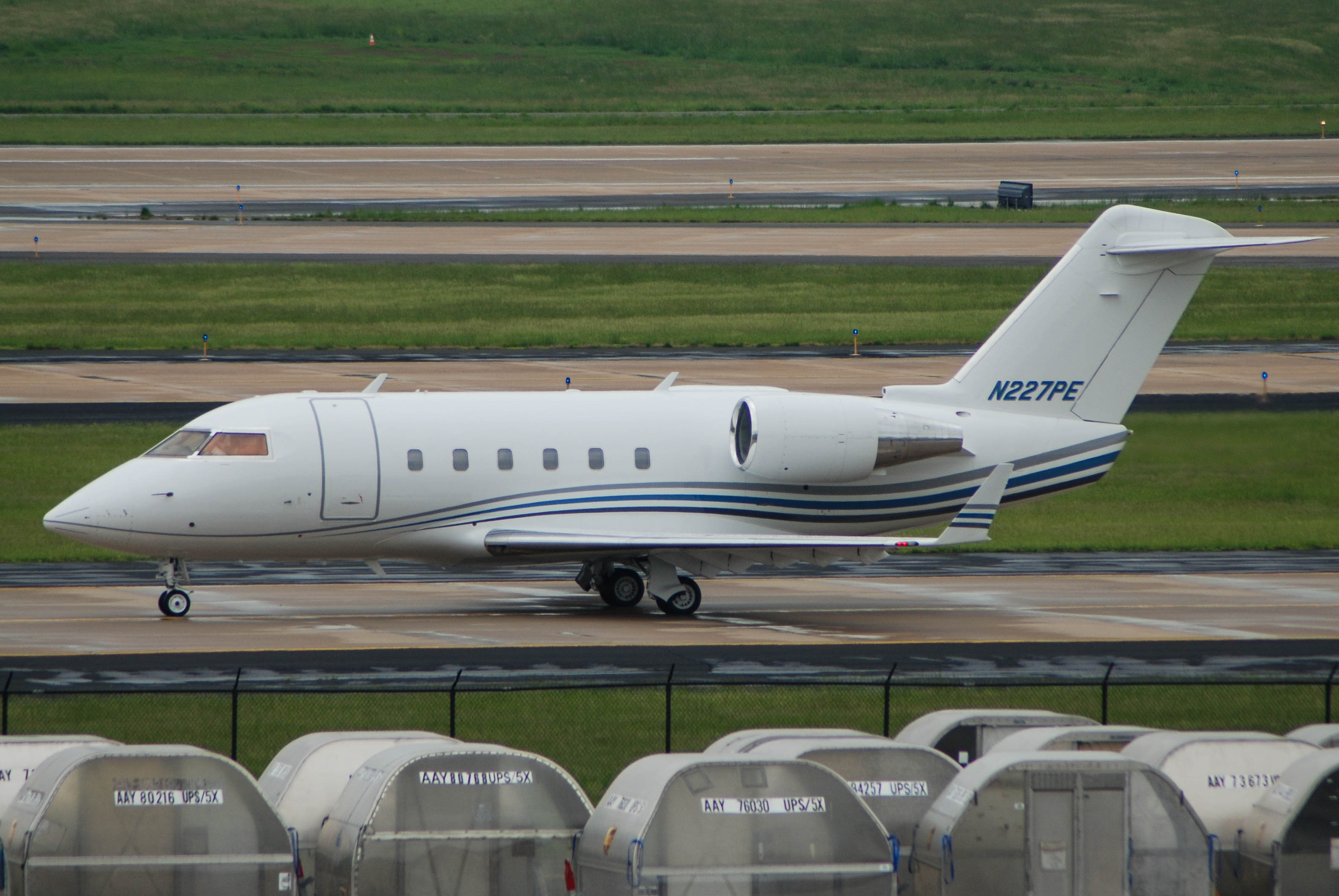 N227PE/N227PE Corporate Canadair CL-600-2A12 Challenger 601 Photo by colinw - AVSpotters.com