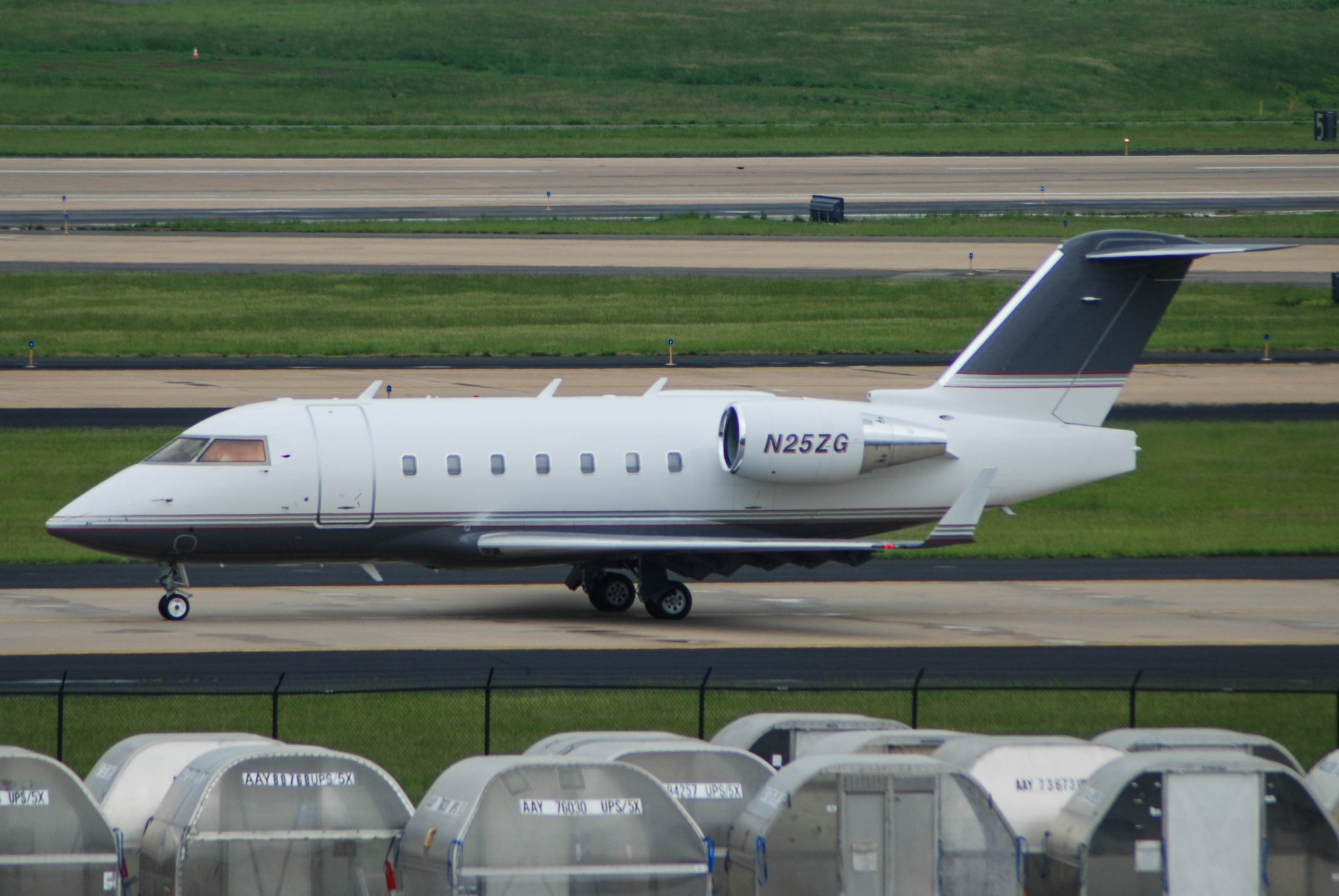 N25ZG/N25ZG Corporate Bombardier CL-600-2B16 Challenger 604 Photo by colinw - AVSpotters.com