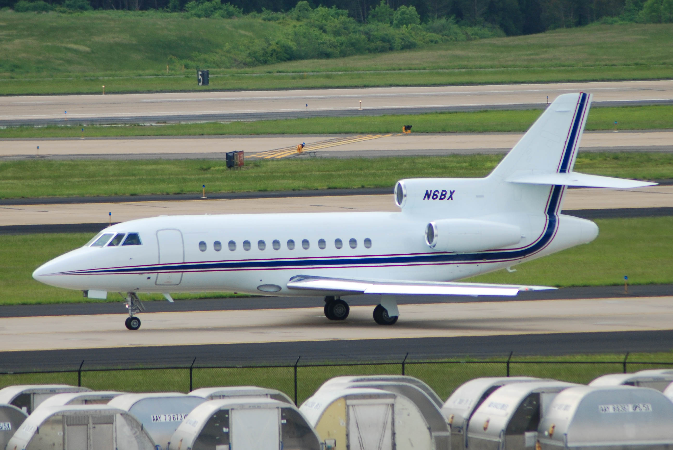 N800DW/N800DW Corporate Dassault Falcon 900 Airframe Information - AVSpotters.com