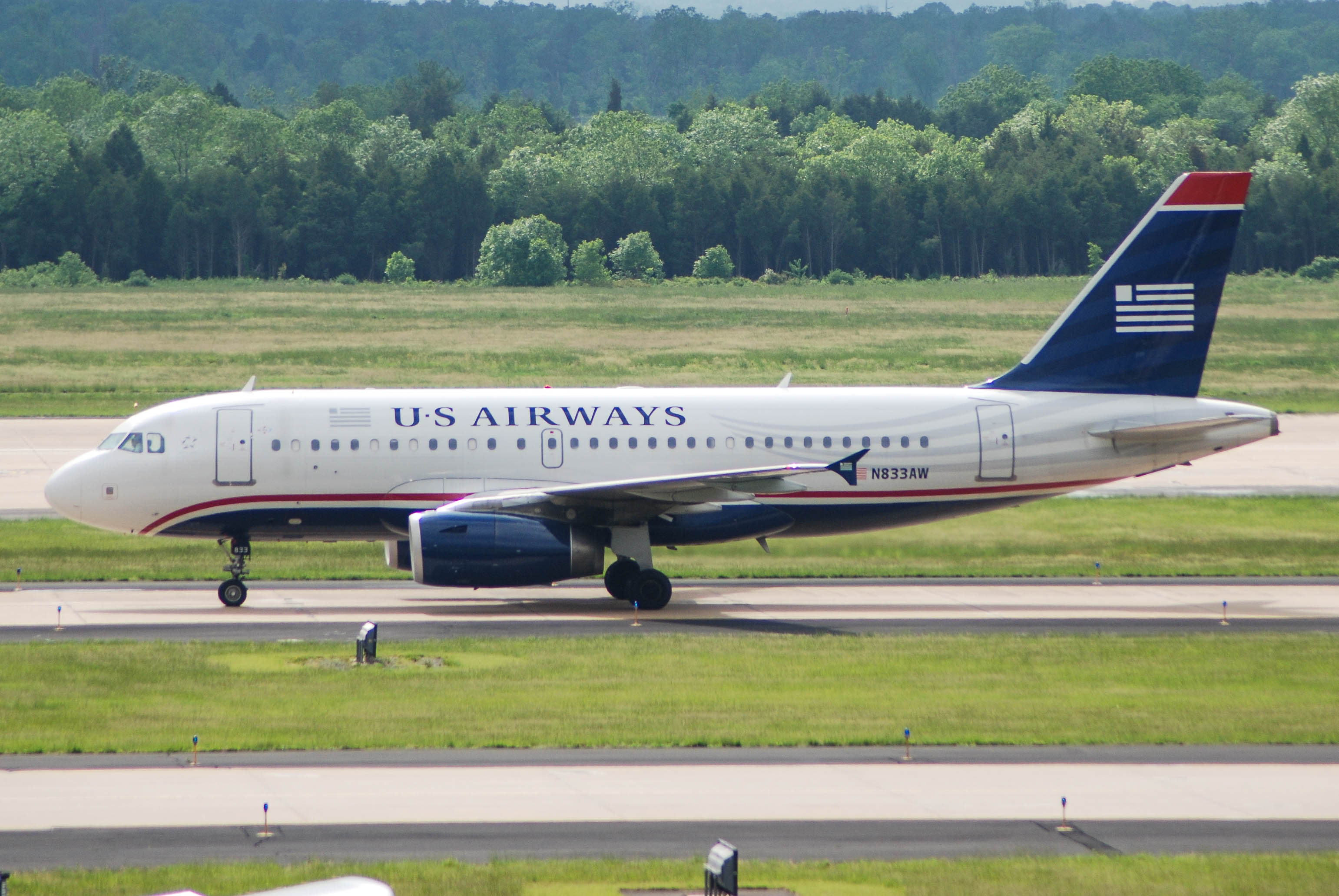 N833AW/N833AW US Airways Airbus A319-132 Photo by colinw - AVSpotters.com
