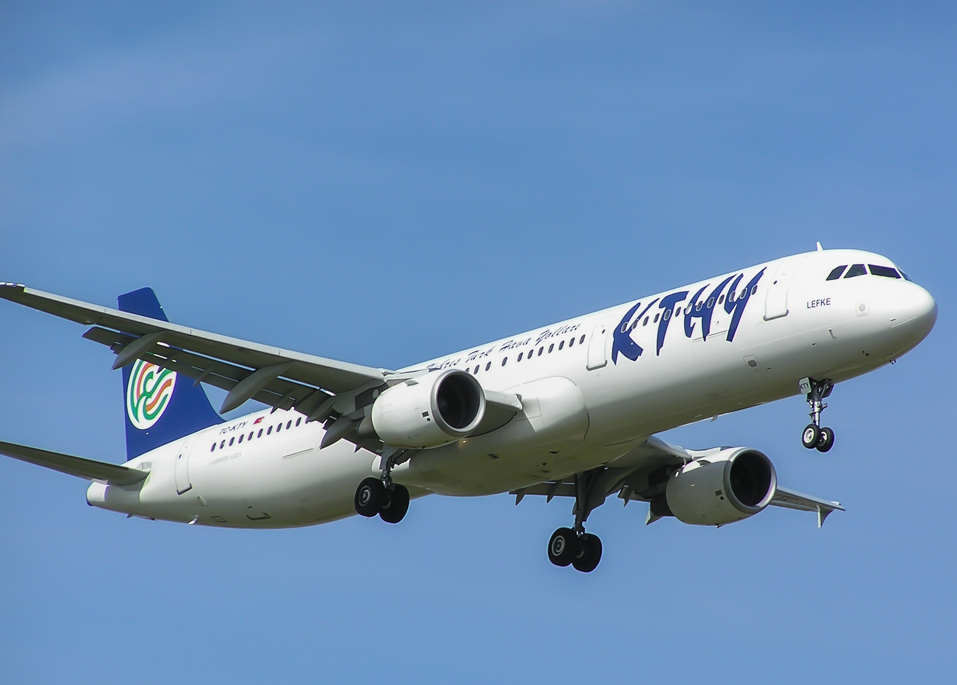 TC-KTY/TCKTY KTHY Kibris Turk Hava Yollari Airbus A321-211 Photo by Ayronautica - AVSpotters.com