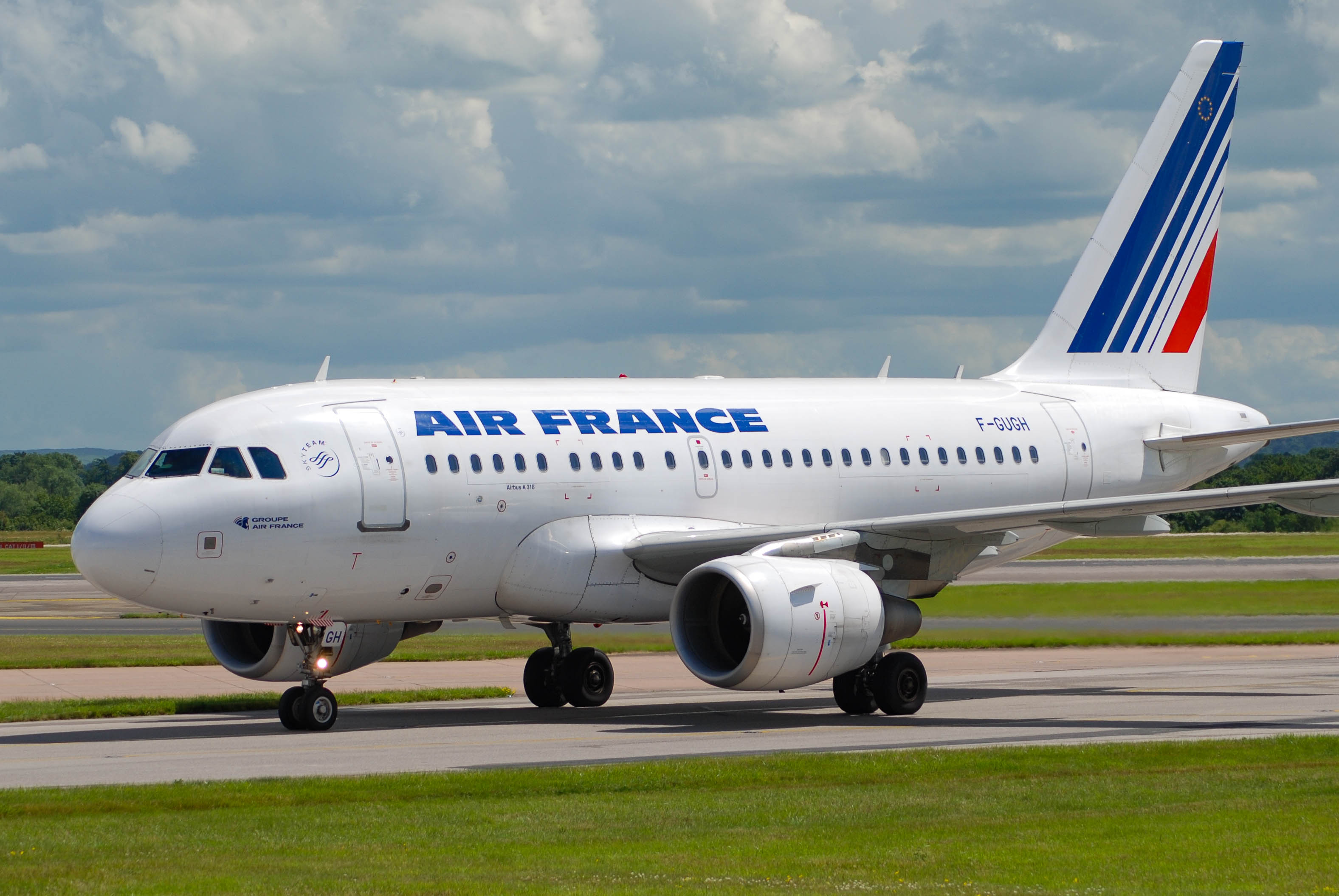 F-GUGH/FGUGH Air France Airbus A318-111 Photo by colinw - AVSpotters.com