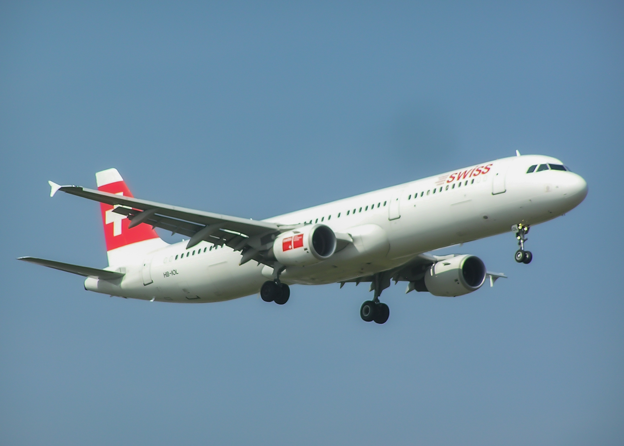 HB-IOL/HBIOL Swiss International Air Lines Airbus A321-111 Photo by Ayronautica - AVSpotters.com