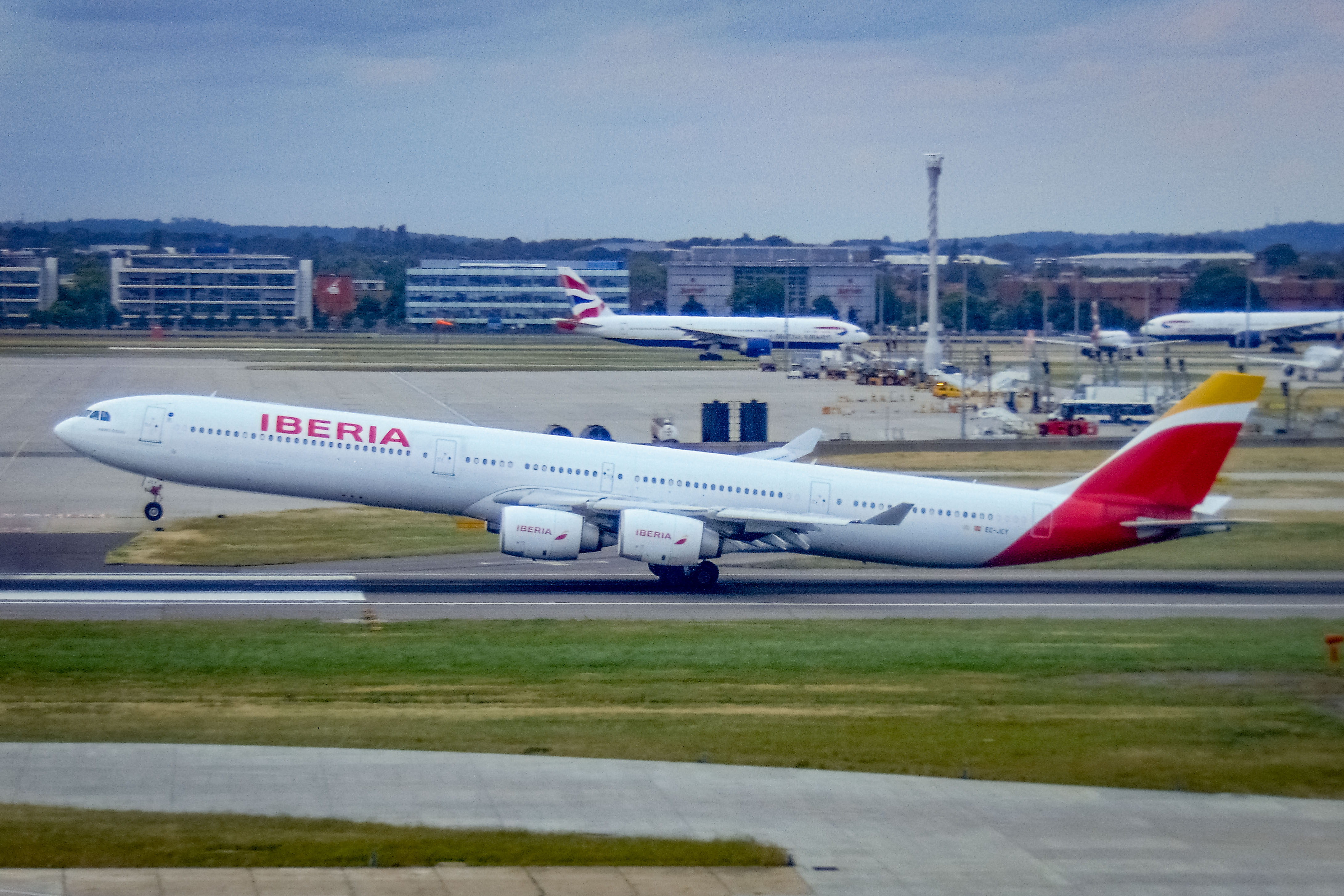 EC-JCY/ECJCY Iberia Airbus A340-642 Photo by AV8 Photos - AVSpotters.com