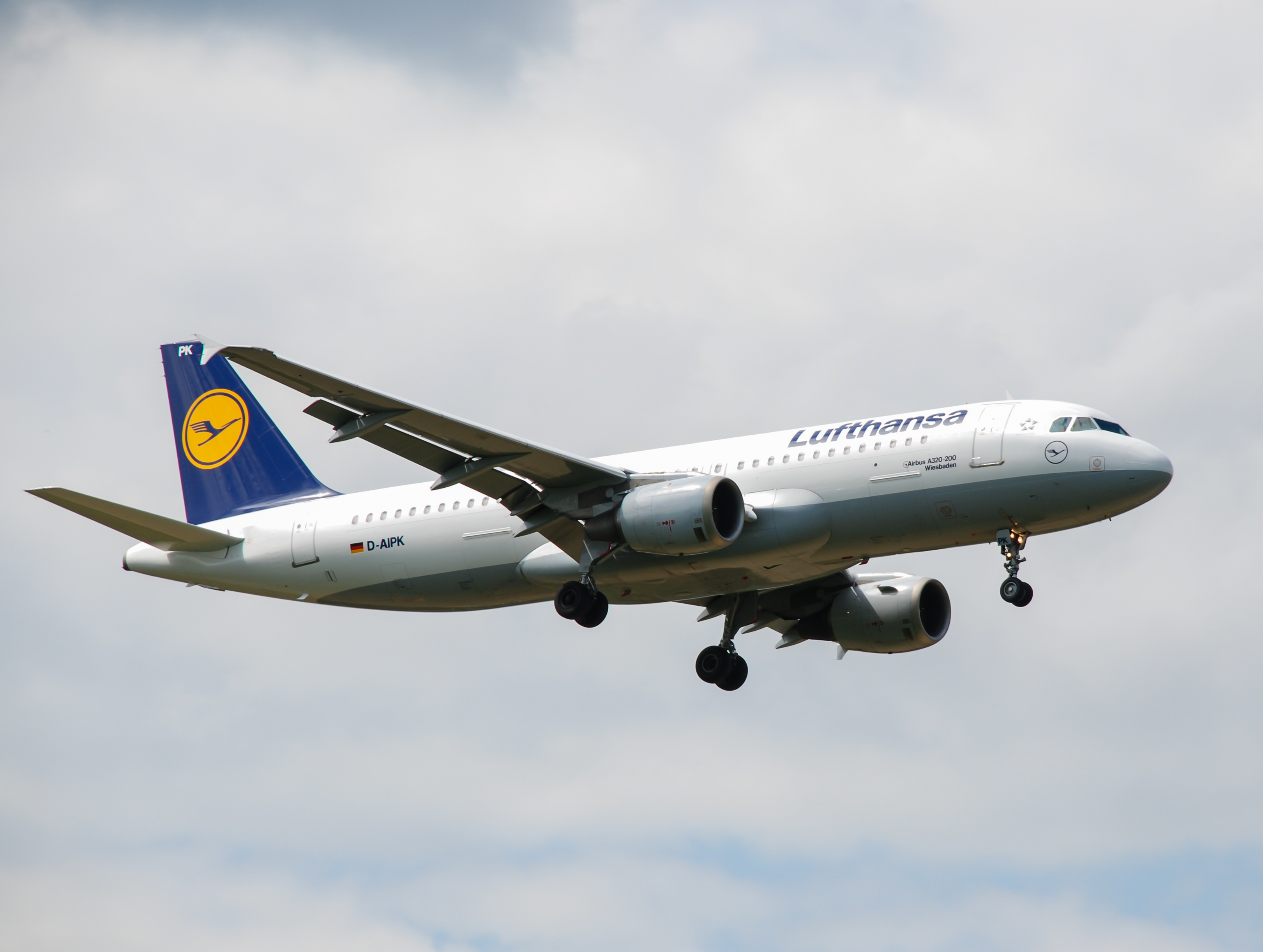 D-AIPK /DAIPK  Lufthansa  Airbus A320-211 Photo by Ayronautica - AVSpotters.com