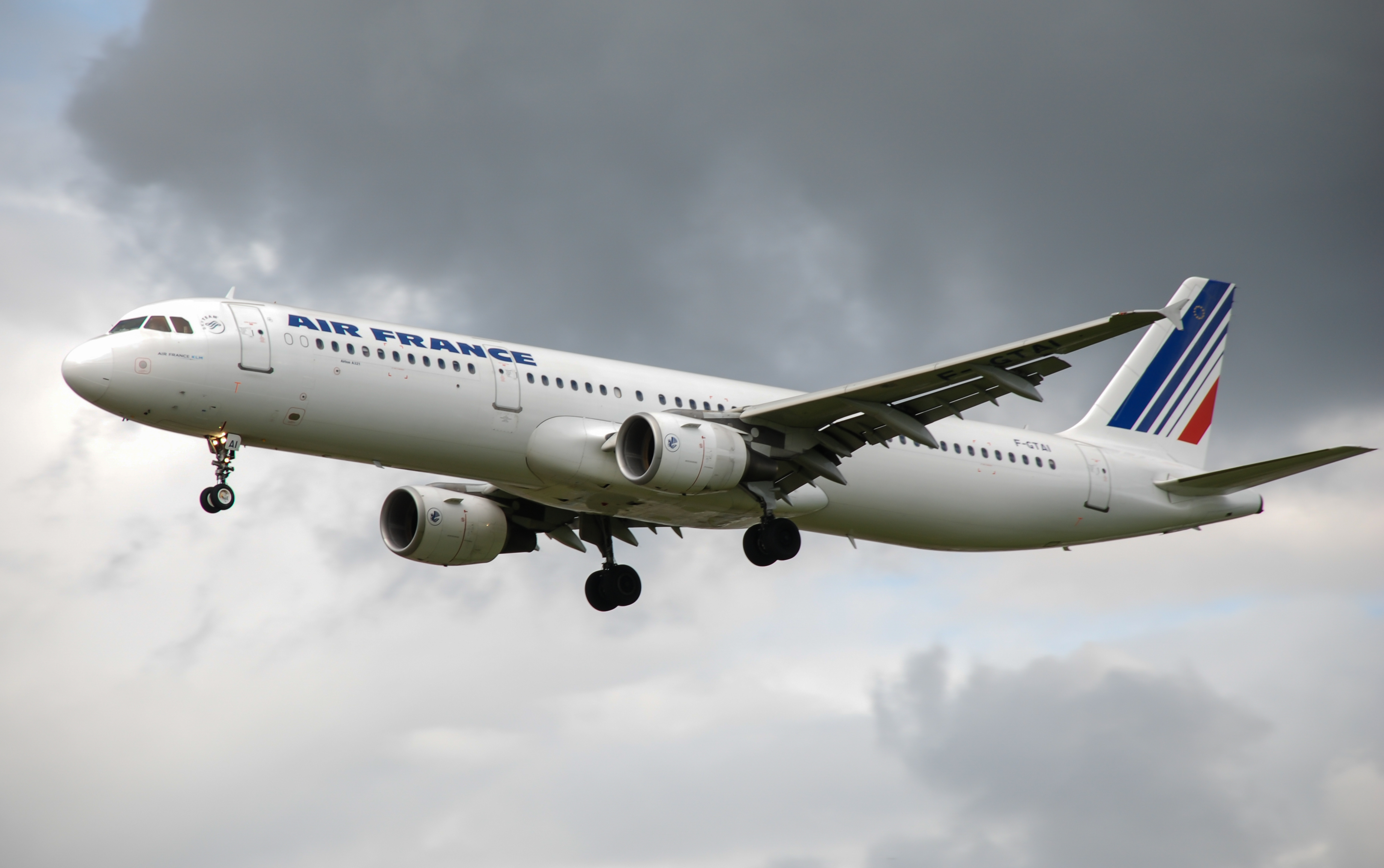C-FLKX/CFLKX Air Canada Airbus A321 Airframe Information - AVSpotters.com
