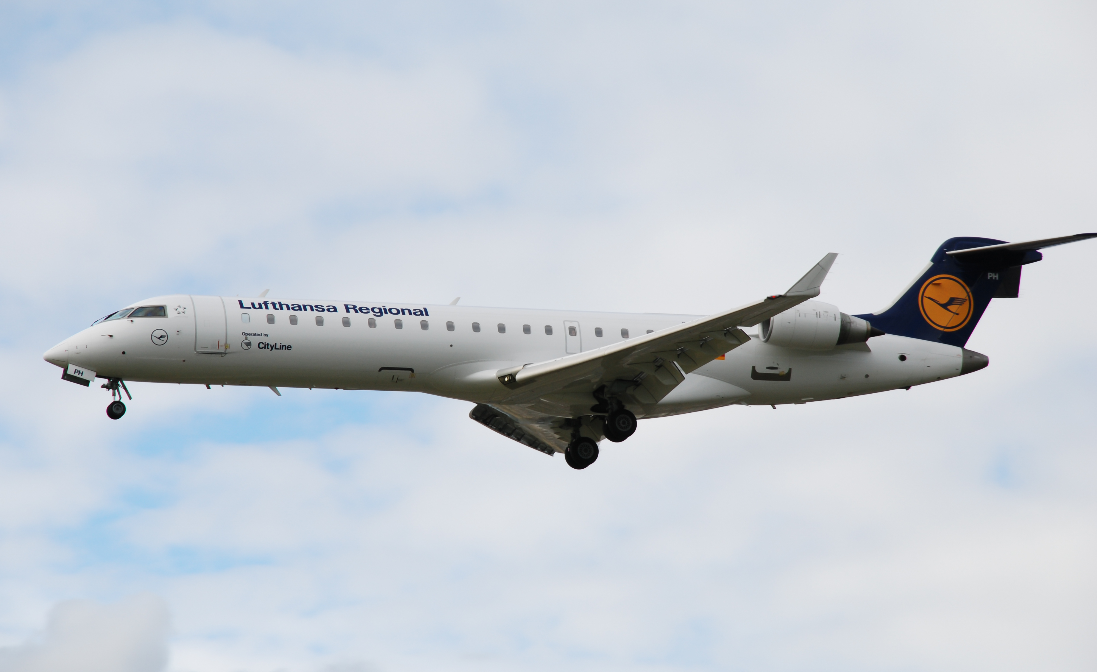 N11EA/N11EA Elite Airways Bombardier CRJ-700 Airframe Information - AVSpotters.com