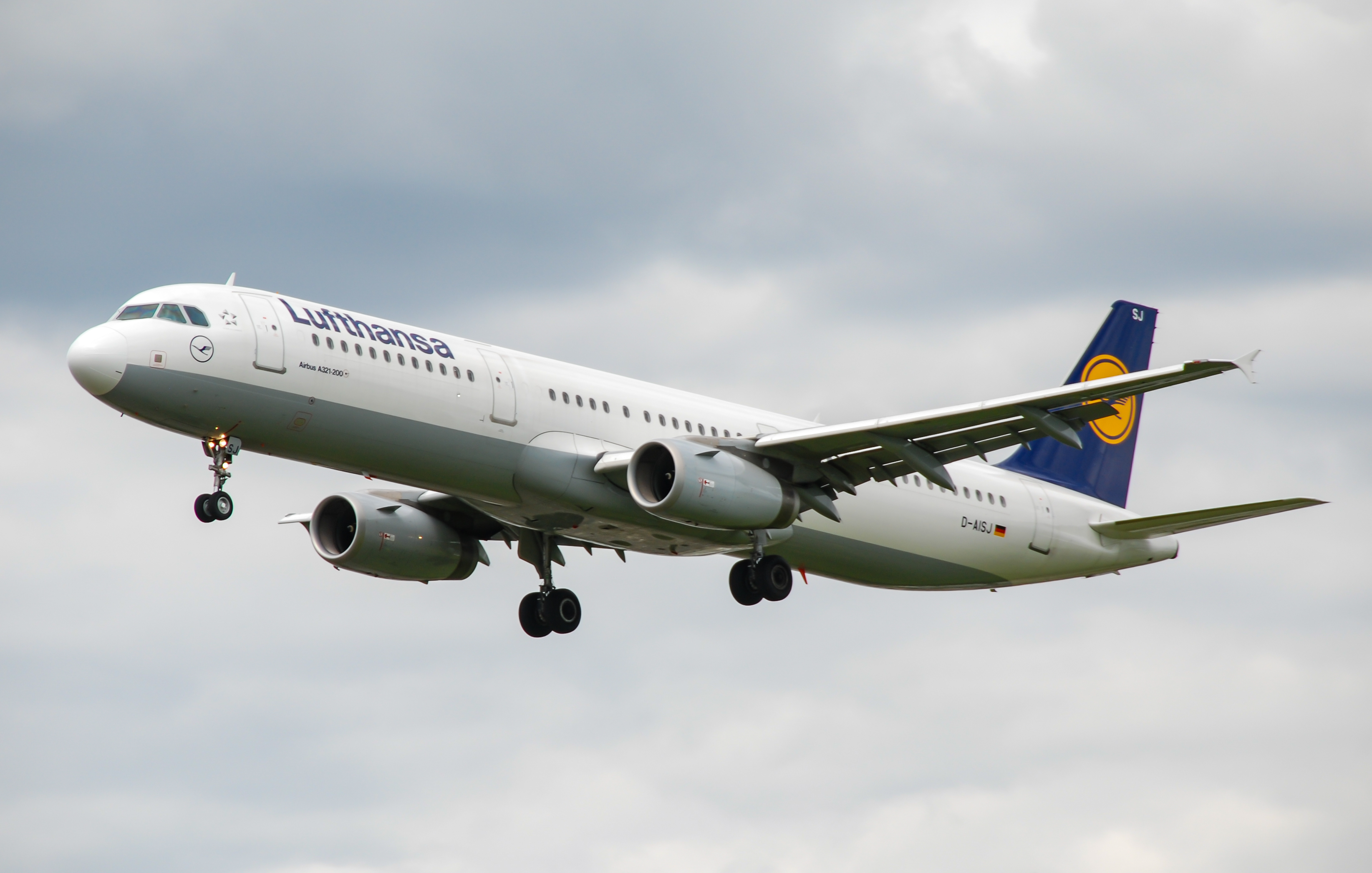D-AISJ/DAISJ Lufthansa Airbus A321 Airframe Information - AVSpotters.com