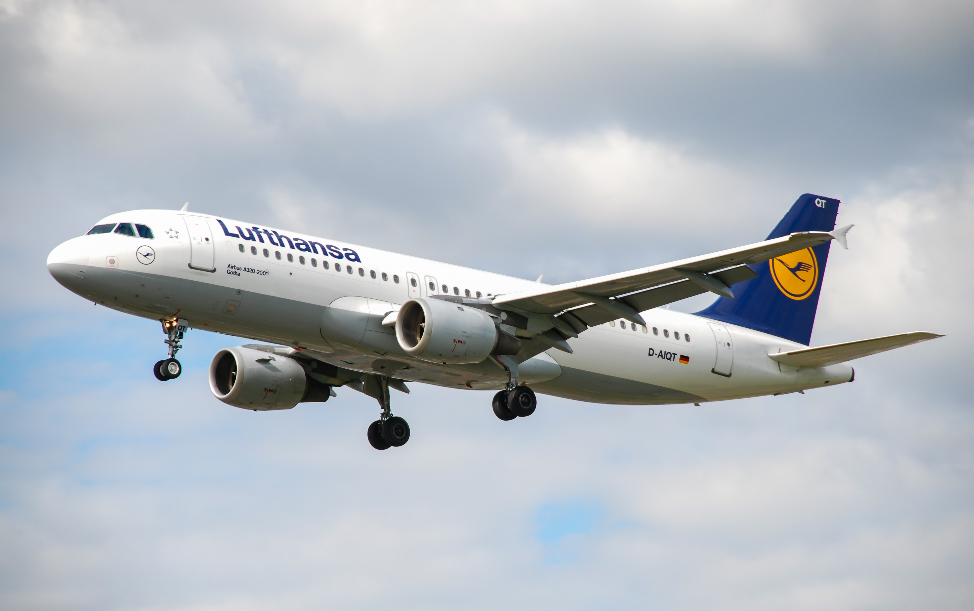 D-AIQT/DAIQT Lufthansa Airbus A320 Airframe Information - AVSpotters.com