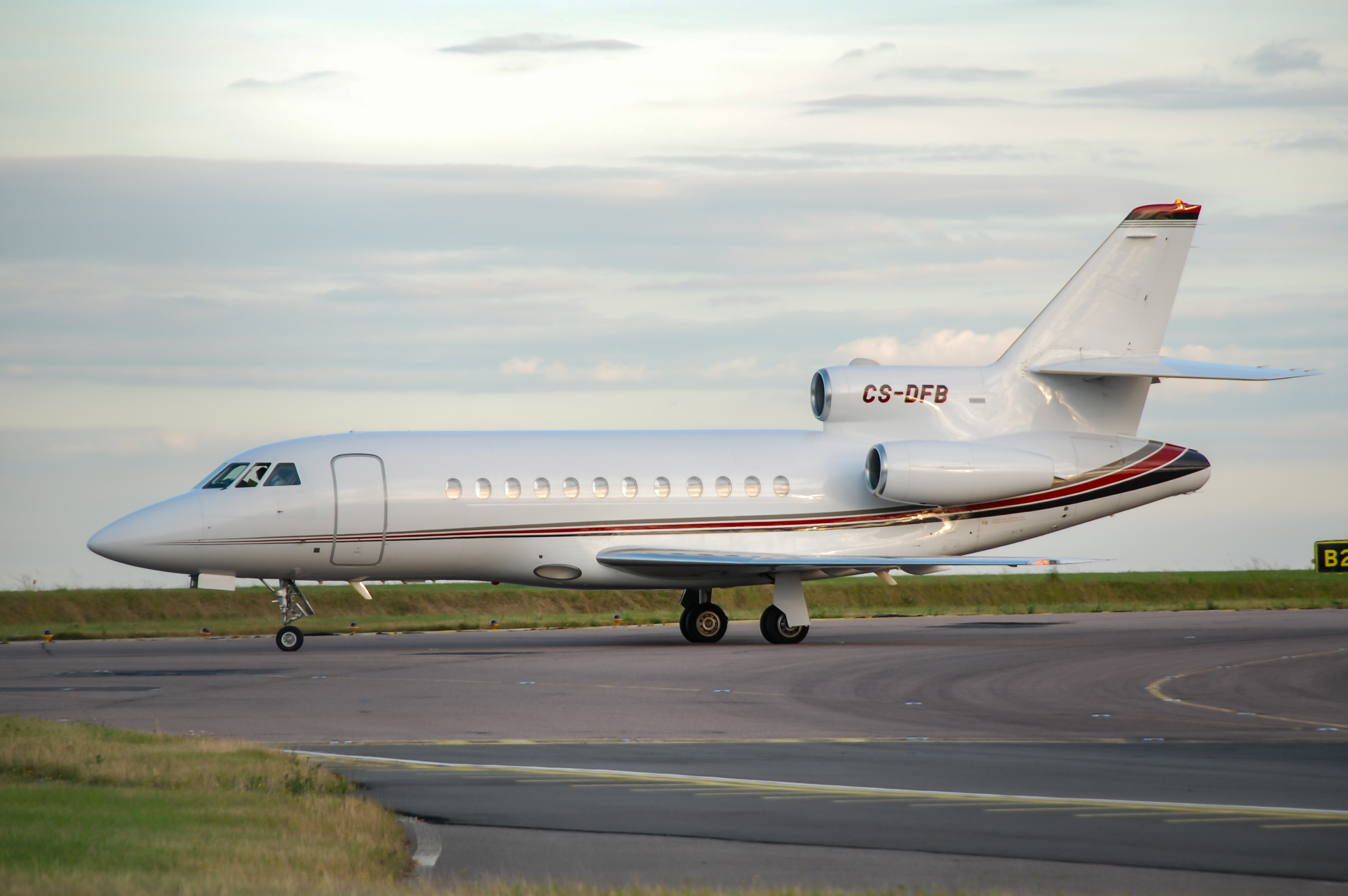 N960CL/N960CL Corporate Dassault Falcon 900 Airframe Information - AVSpotters.com